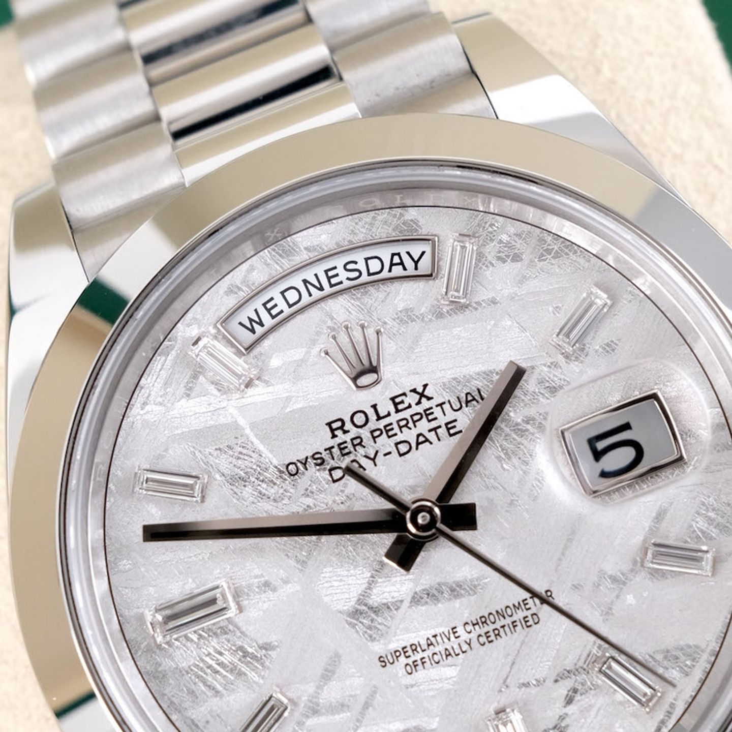 Rolex Day-Date 40 228206 (2021) - Silver dial 40 mm Platinum case (2/8)