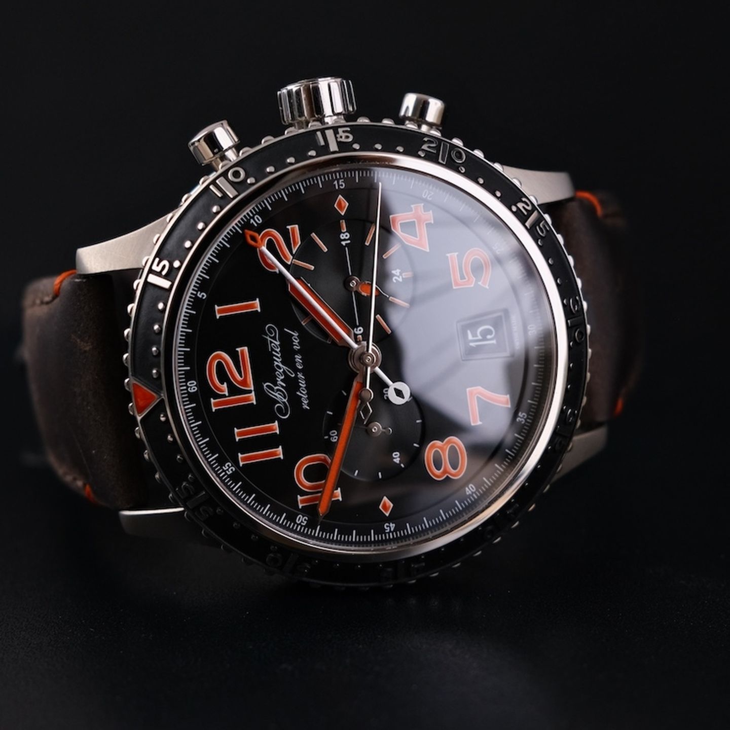Breguet Type XX - XXI - XXII 3815TI/HO/3ZU (2022) - Black dial 42 mm Titanium case (2/8)
