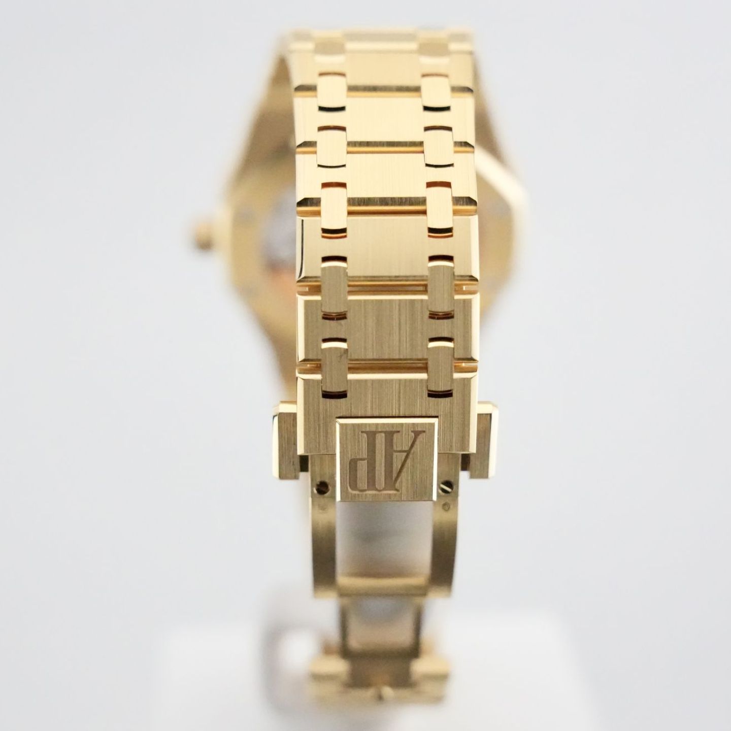 Audemars Piguet Royal Oak Jumbo 16202BA.OO.1240BA.02 (2024) - Gold dial 39 mm Yellow Gold case (9/16)