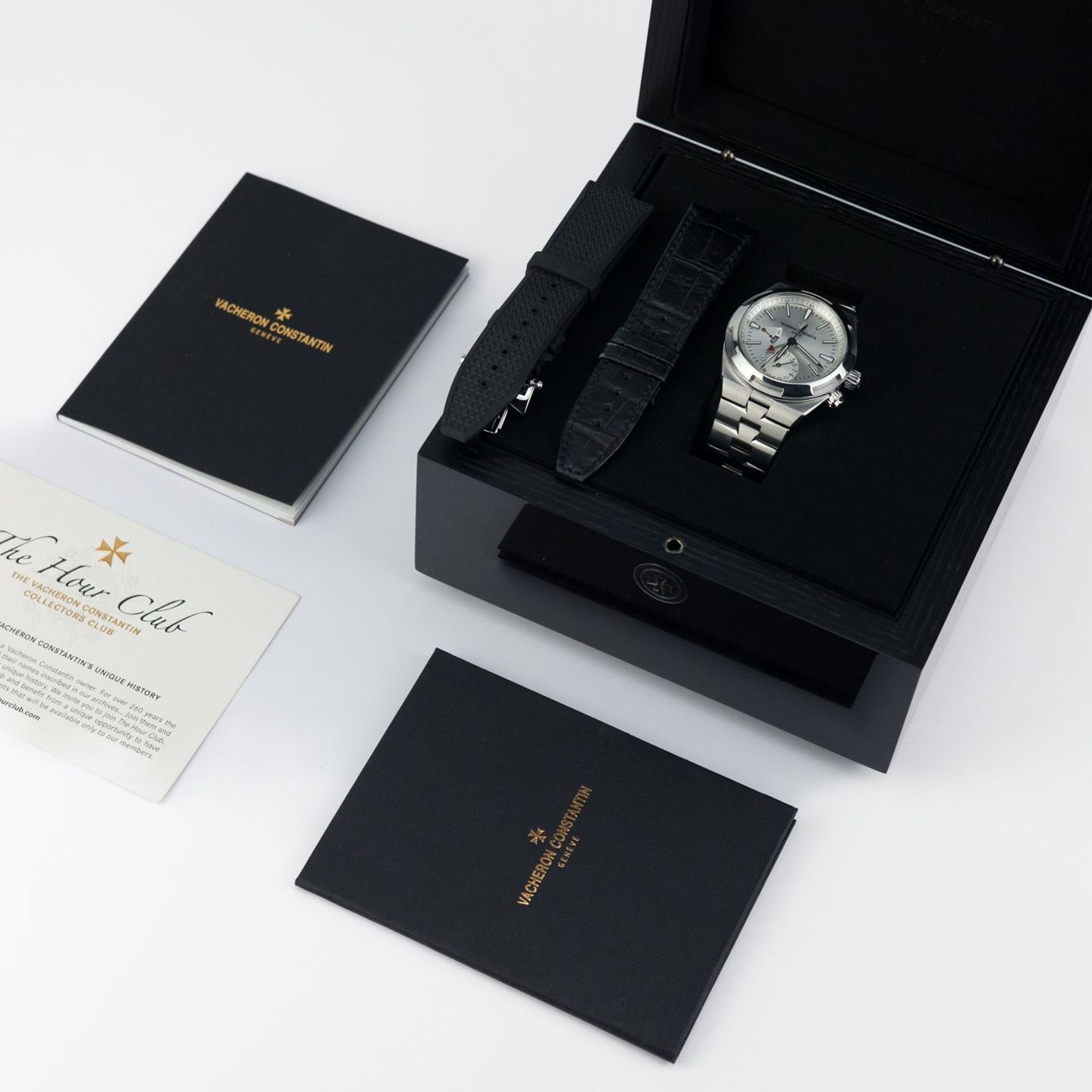 Vacheron Constantin Overseas Dual Time 7900V/110A-B333 (2019) - Silver dial 42 mm Steel case (2/7)