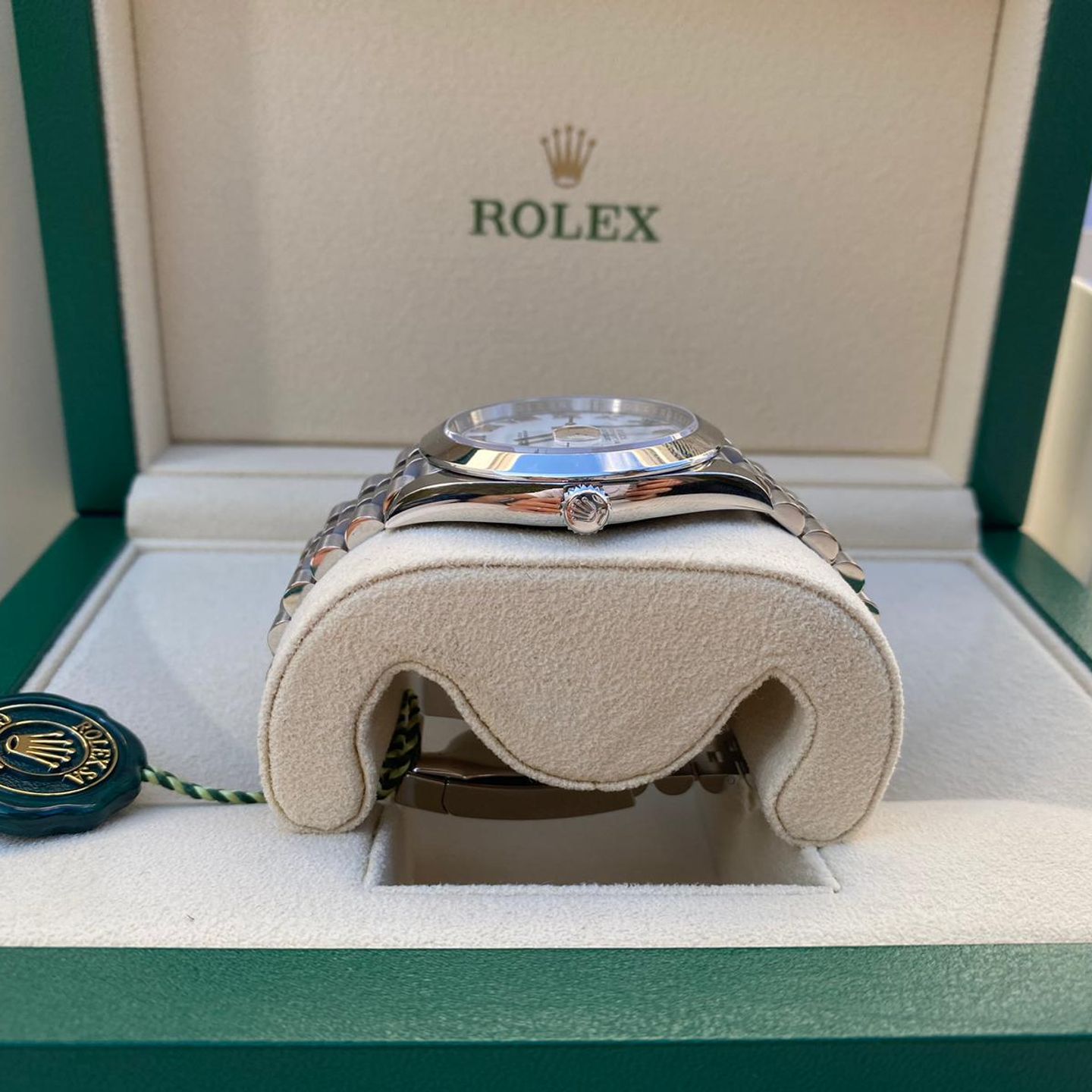 Rolex Datejust 126300 - (6/8)