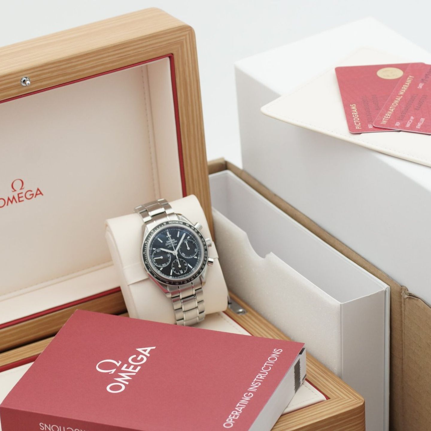 Omega Speedmaster Racing 326.30.40.50.01.001 (2025) - Zwart wijzerplaat 40mm Staal (2/8)