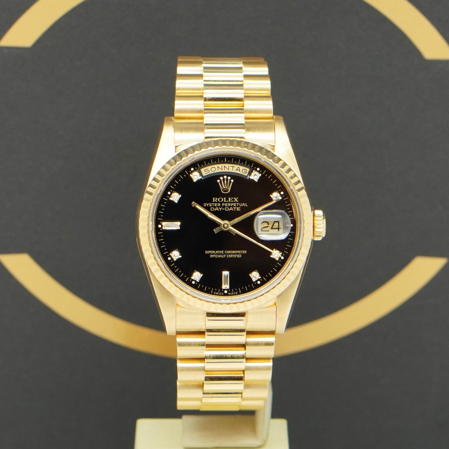 Rolex Day-Date 36 18238 (1993) - Black dial 36 mm Yellow Gold case (1/8)