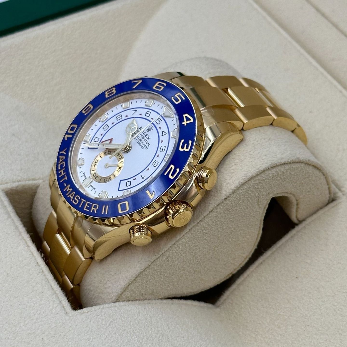 Rolex Yacht-Master II 116688 (2024) - White dial 44 mm Yellow Gold case (5/8)