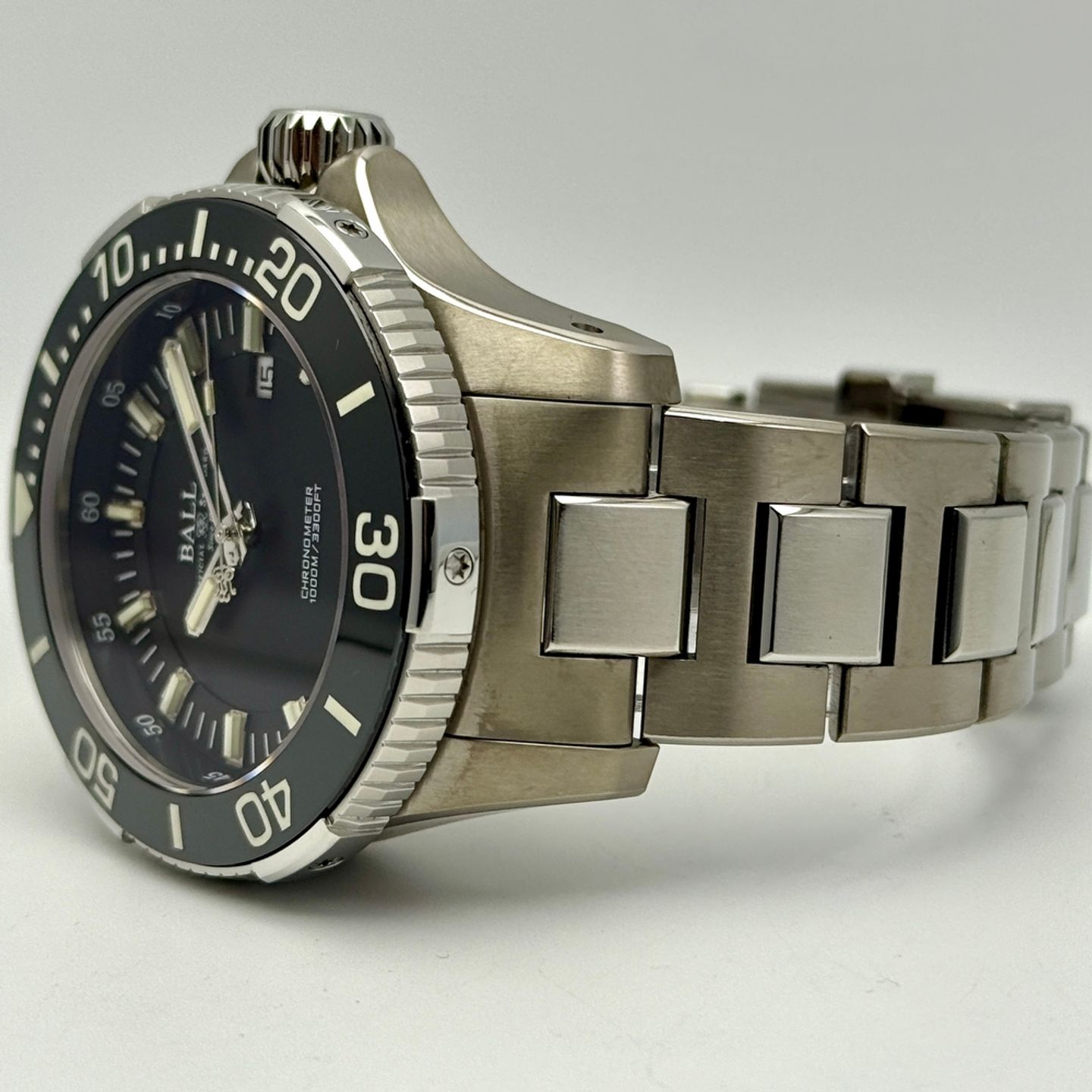 Ball Engineer Hydrocarbon Deepquest DM3002A-S3CJ-BK (2022) - Black dial 42 mm Titanium case (5/8)