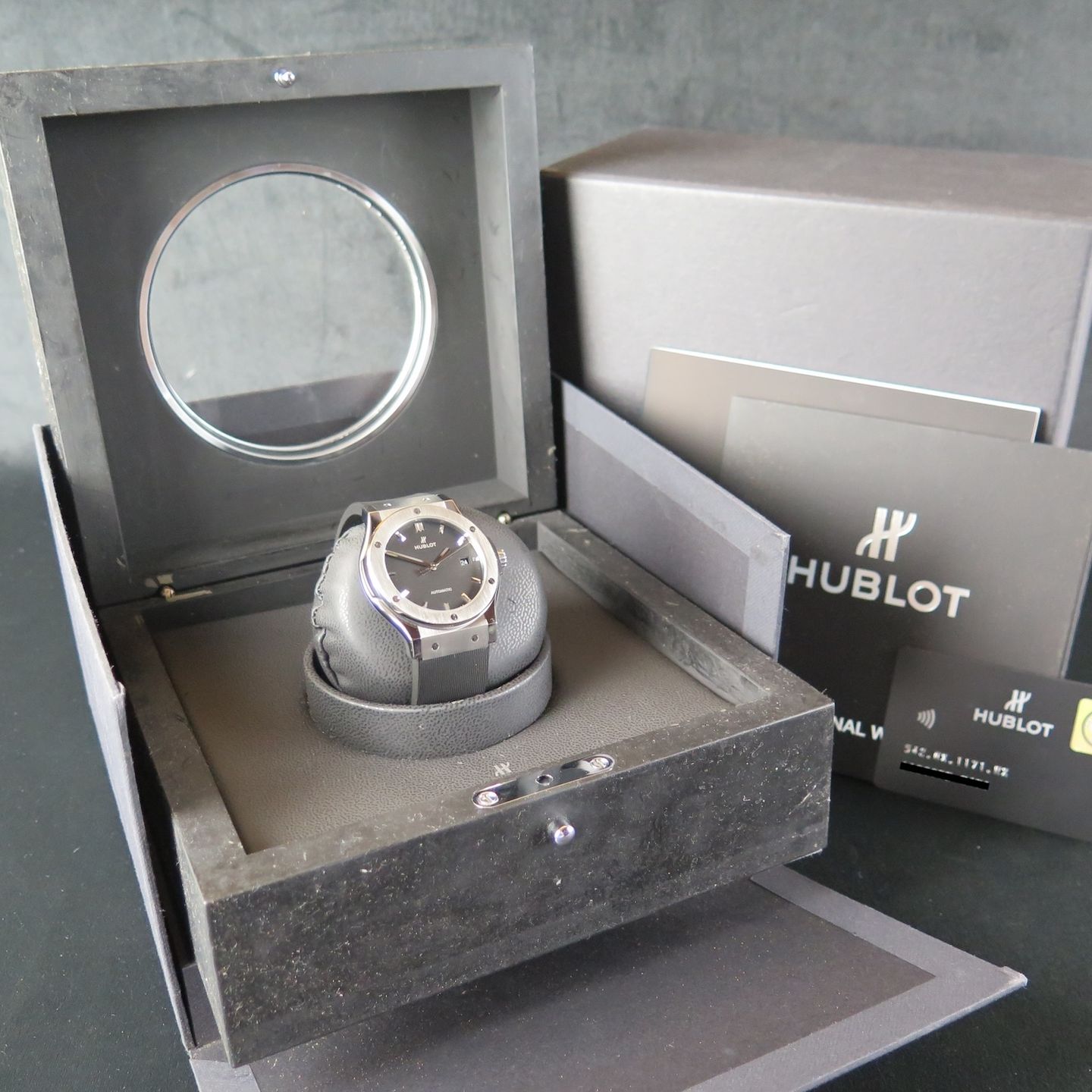 Hublot Classic Fusion 542.NX.1171.RX (Unknown (random serial)) - Black dial 42 mm Titanium case (8/8)