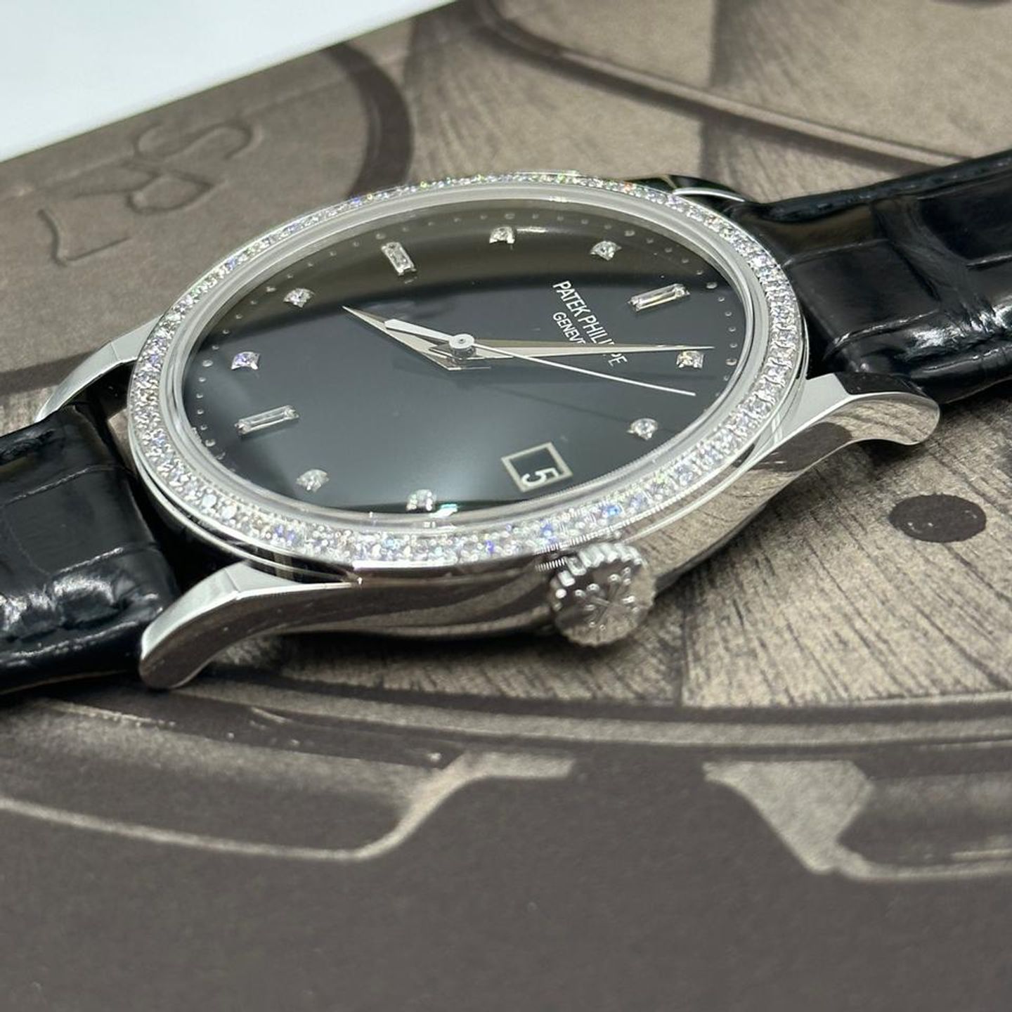 Patek Philippe Calatrava 5297G-001 - (9/10)