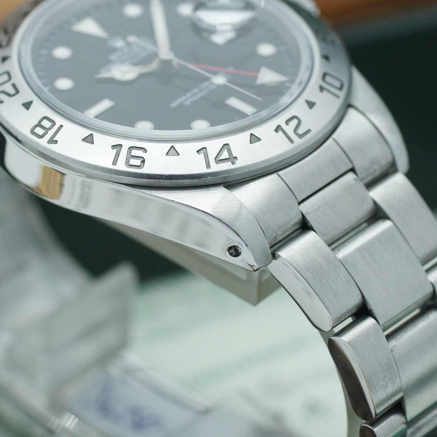 Rolex Explorer II 16570 (1994) - Black dial 40 mm Steel case (7/8)