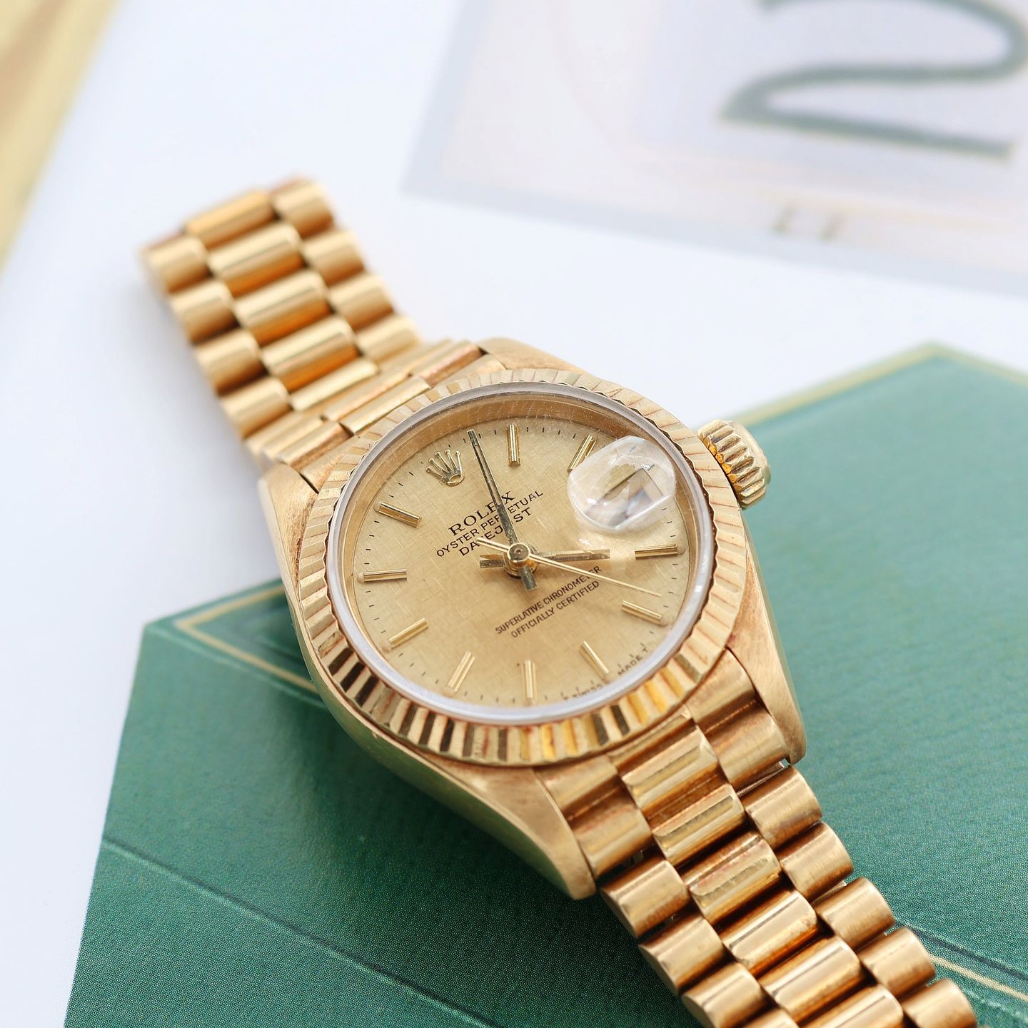 Rolex Lady-Datejust 69178 (Unknown (random serial)) - Champagne dial 26 mm Yellow Gold case (2/8)