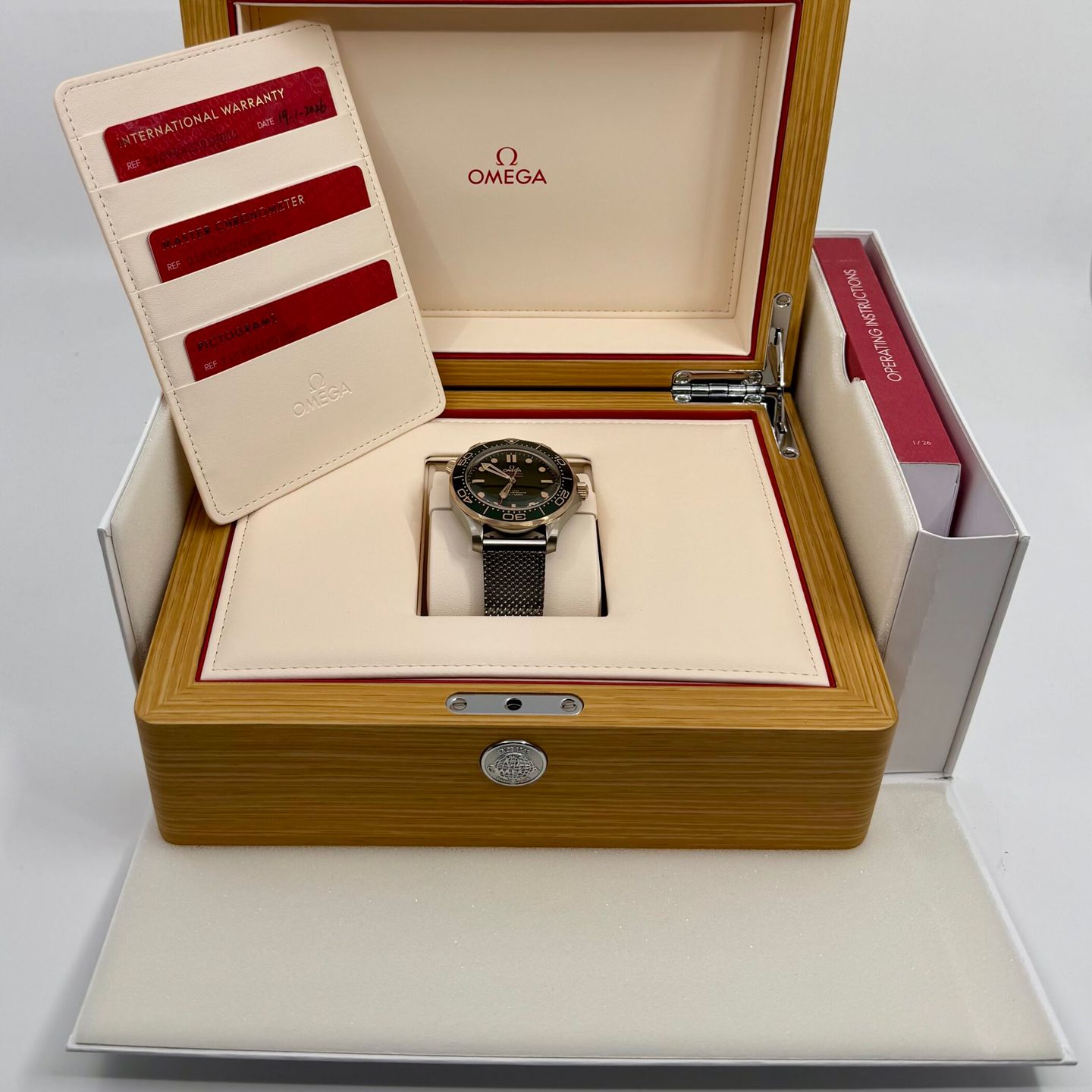 Omega Seamaster Diver 300 M 210.90.42.20.10.001 - (3/8)