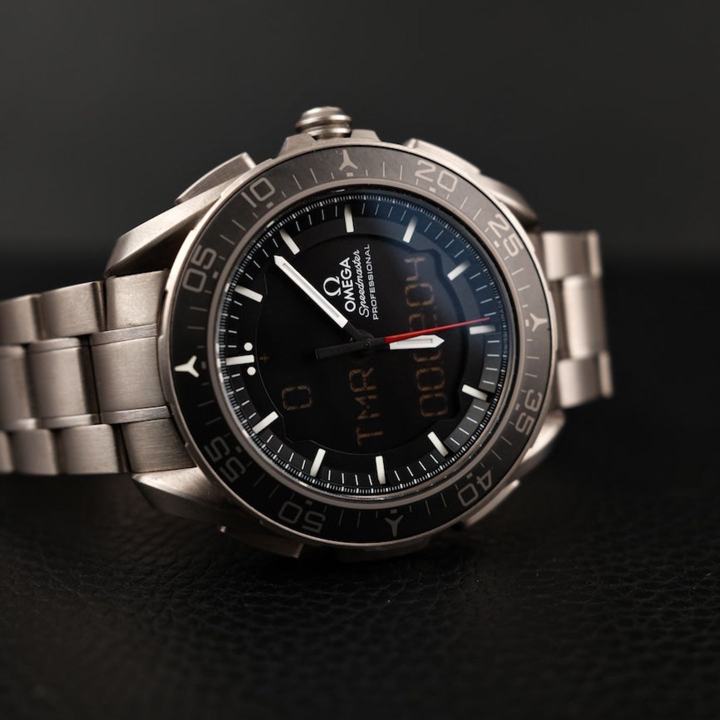 Omega Speedmaster Skywalker X-33 318.90.45.79.01.001 (2014) - Zwart wijzerplaat 45mm Titanium (2/8)