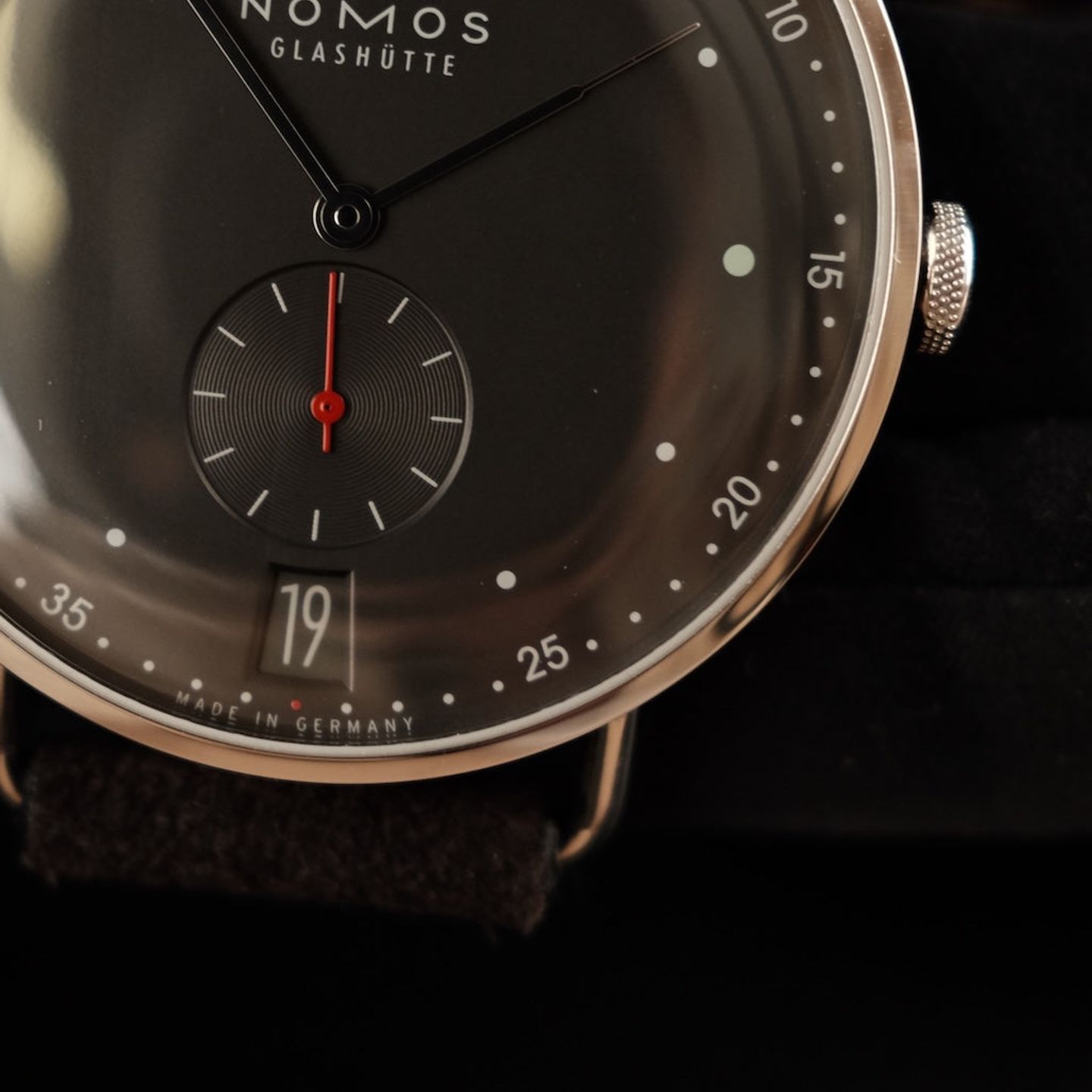 NOMOS Metro 38 Datum 1103 (2024) - Grijs wijzerplaat 39mm Staal (8/8)