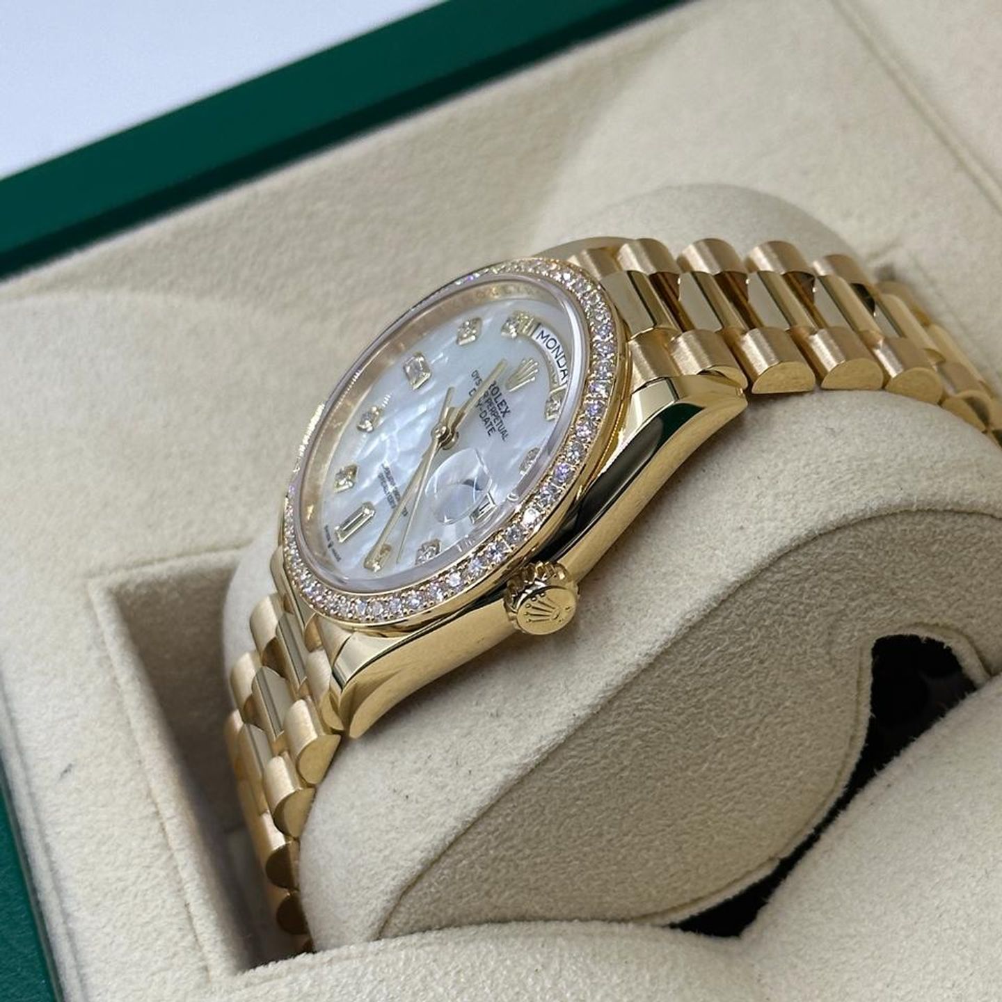 Rolex Day-Date 128348RBR (2024) - Pearl dial 43 mm Yellow Gold case (5/10)
