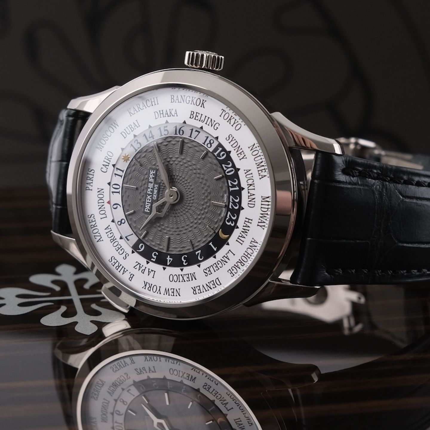 Patek Philippe World Time 5230G - (4/8)