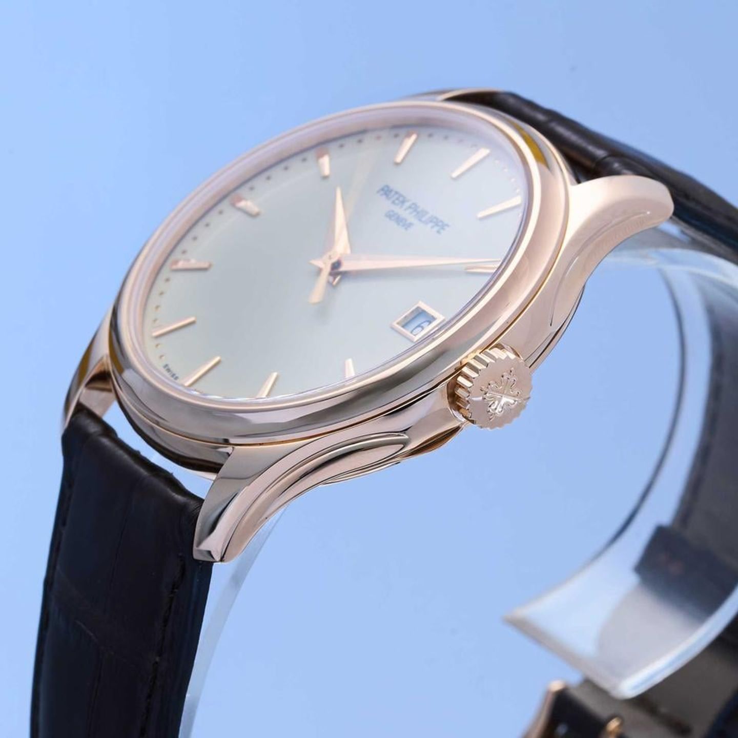 Patek Philippe Calatrava 5227R-001 (2022) - Champagne dial 39 mm Rose Gold case (5/10)
