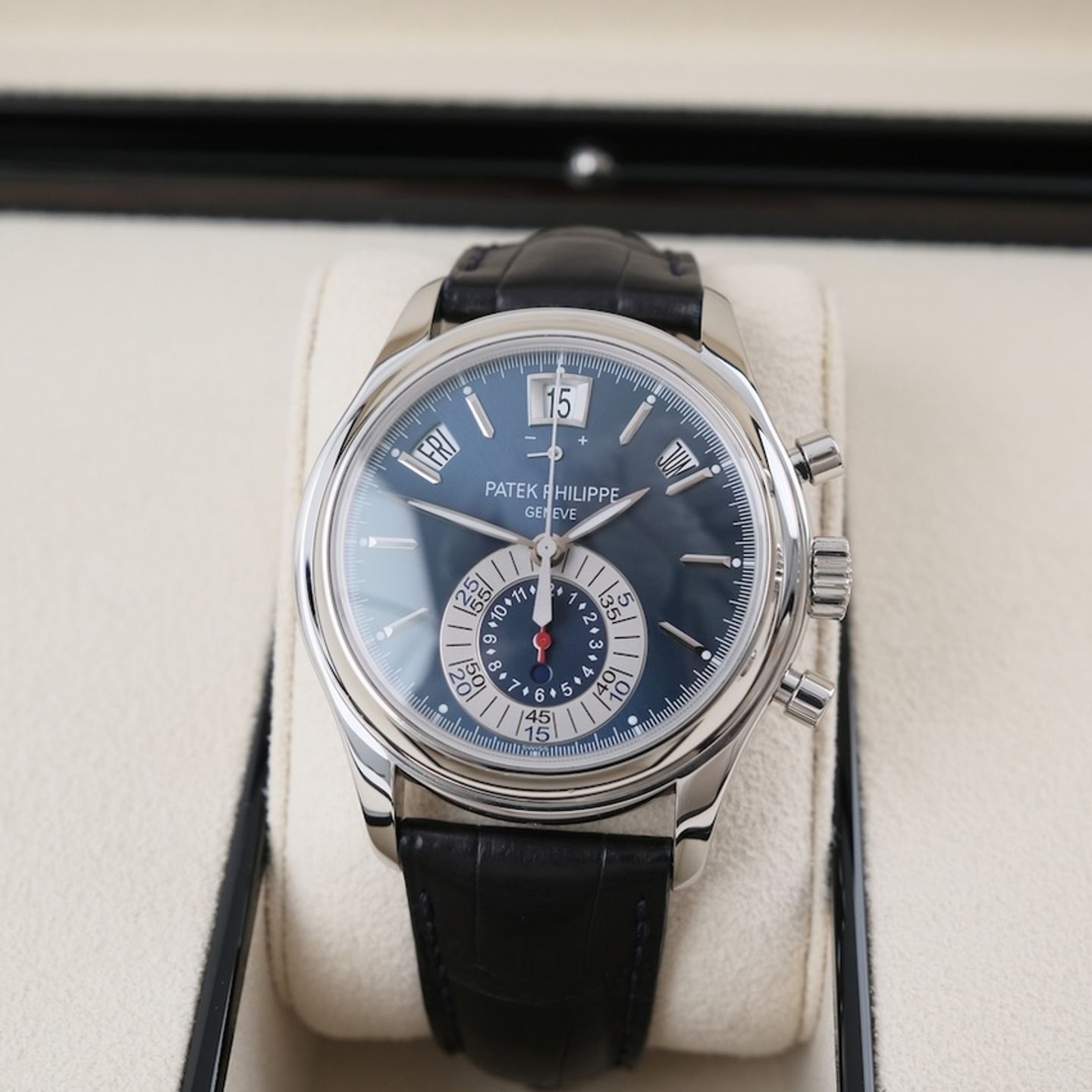 Patek Philippe Annual Calendar Chronograph 5960P - (2/8)