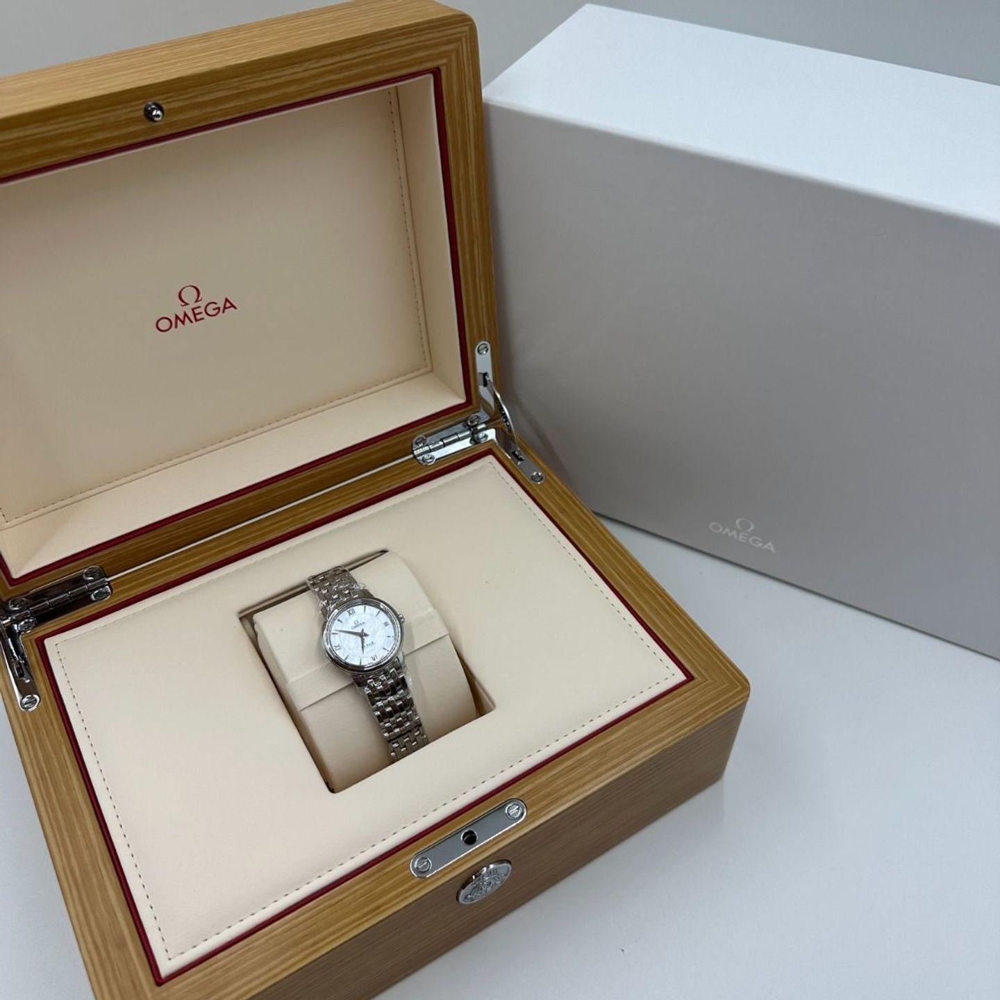 Omega De Ville Prestige 424.10.27.60.05.001 (2024) - Parelmoer wijzerplaat 27mm Staal (2/8)