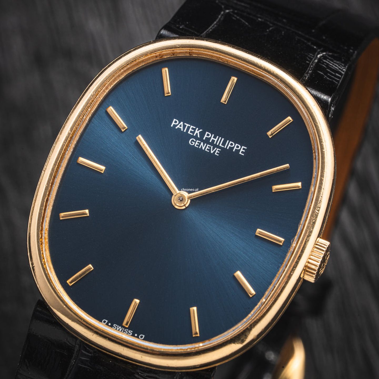 Patek Philippe Golden Ellipse 3848J (Unknown (random serial)) - Gold dial 33 mm Yellow Gold case (2/8)