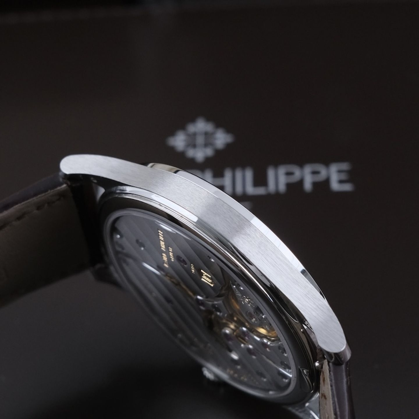 Patek Philippe Calatrava 6196P-001 (2025) - 38mm Platina (7/8)