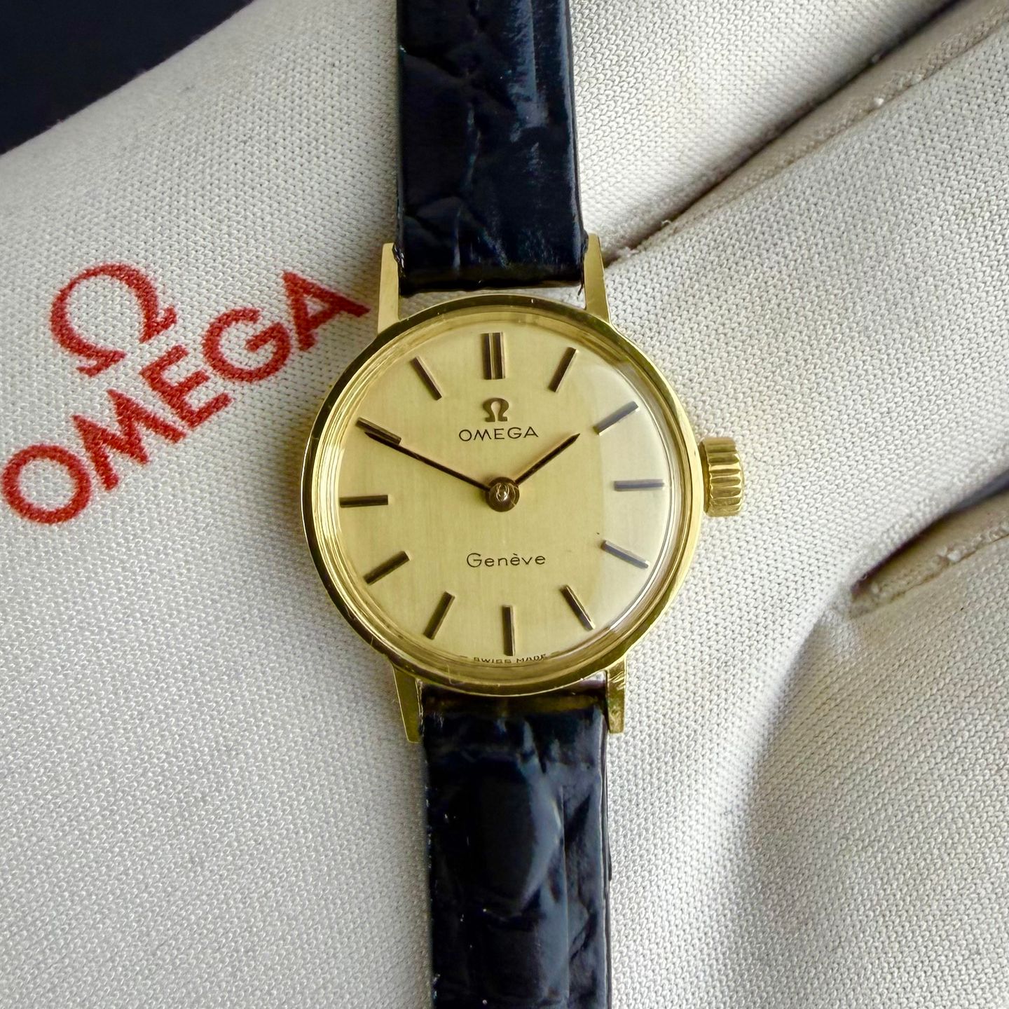 Omega Genève 511.297 (1969) - Gold dial 20 mm Yellow Gold case (2/8)