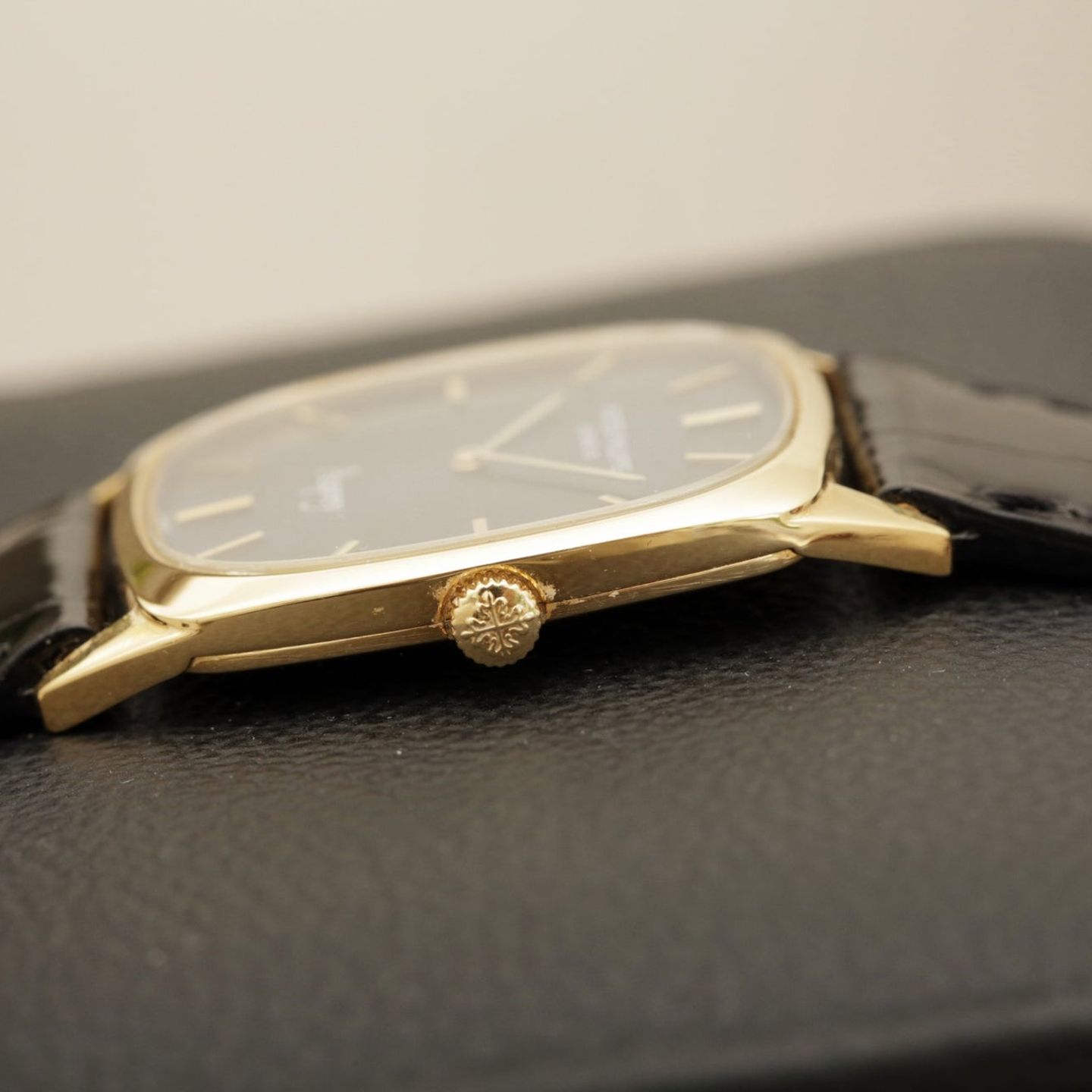 Patek Philippe Golden Ellipse 3566 (1973) - Blue dial 28 mm Yellow Gold case (4/7)