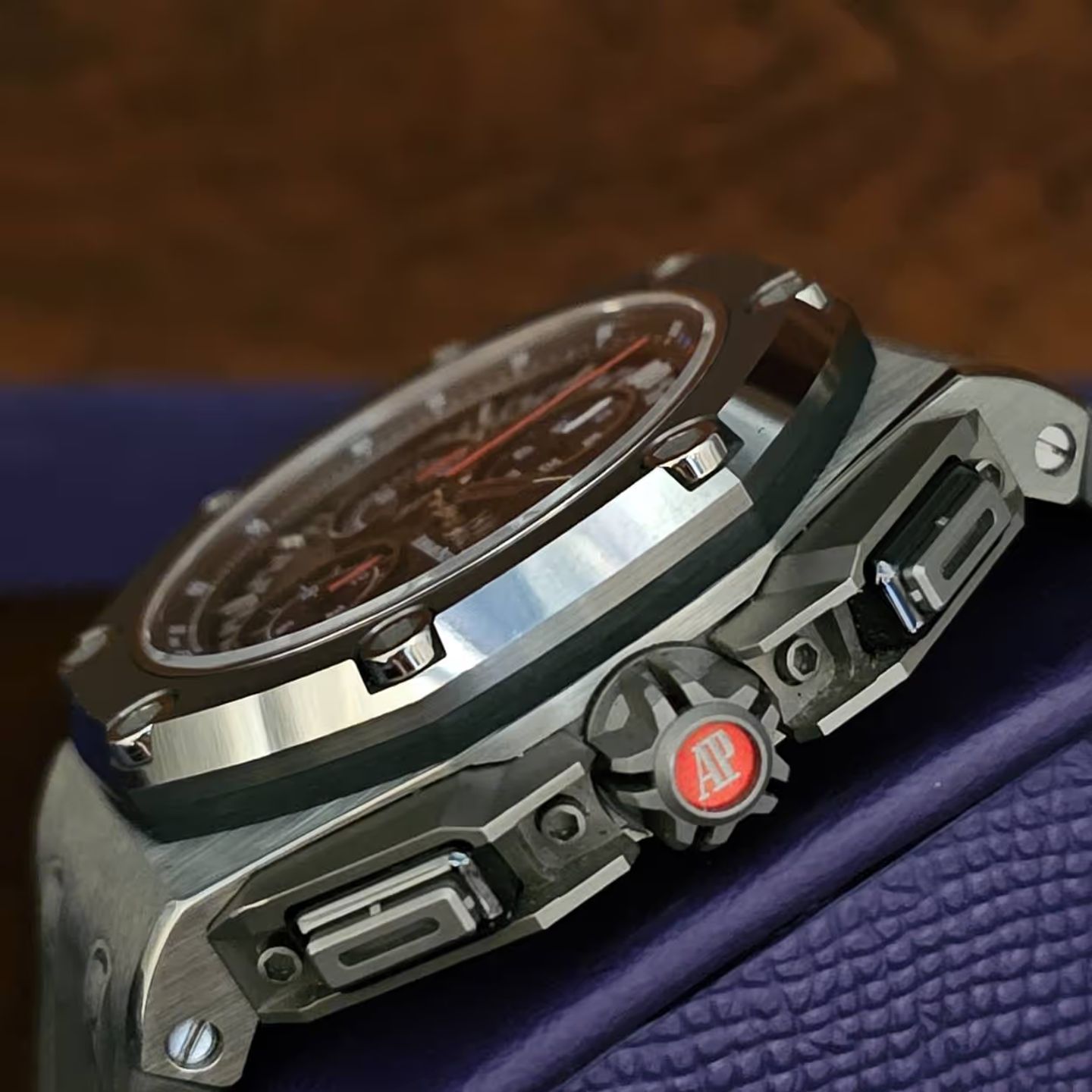 Audemars Piguet Royal Oak Offshore Chronograph 26568IM.OO.A004CA.01 (2014) - Grey dial 44 mm Titanium case (3/4)