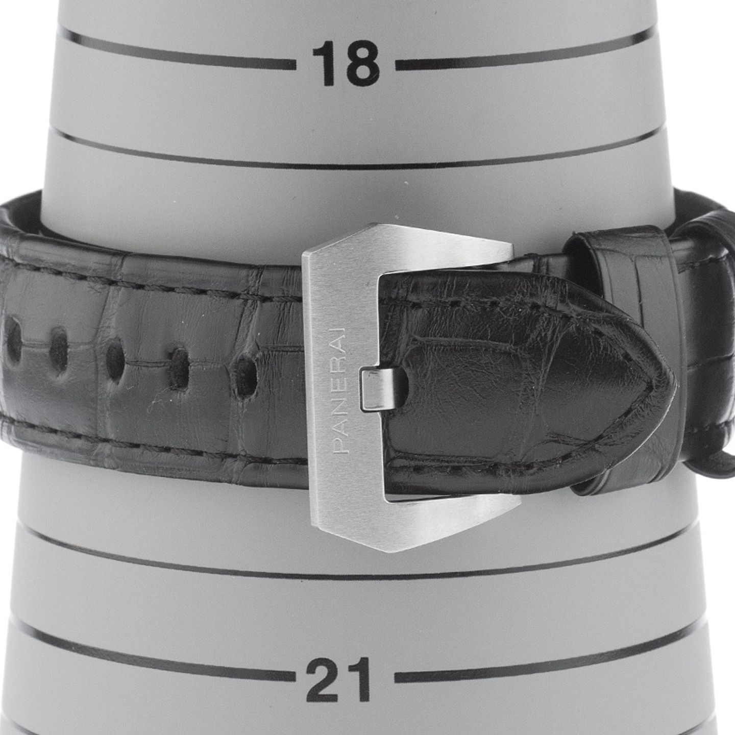 Panerai Luminor 1950 PAM01360 (2026) - Black dial 44 mm Steel case (8/8)