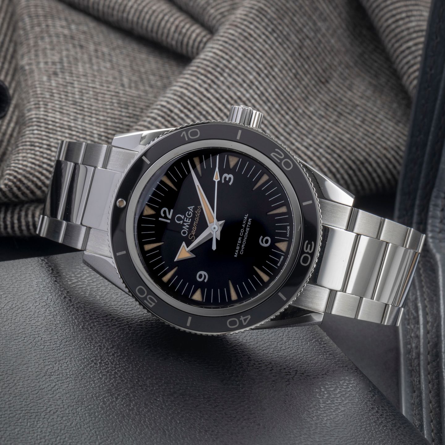 Omega Seamaster 300 233.30.41.21.01.001 - (2/8)