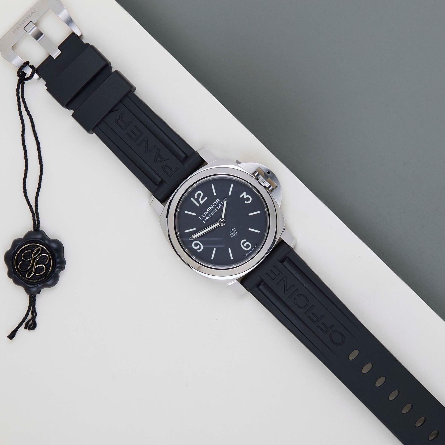 Panerai Luminor Base Logo PAM01086 (2026) - Black dial 44 mm Steel case (2/8)