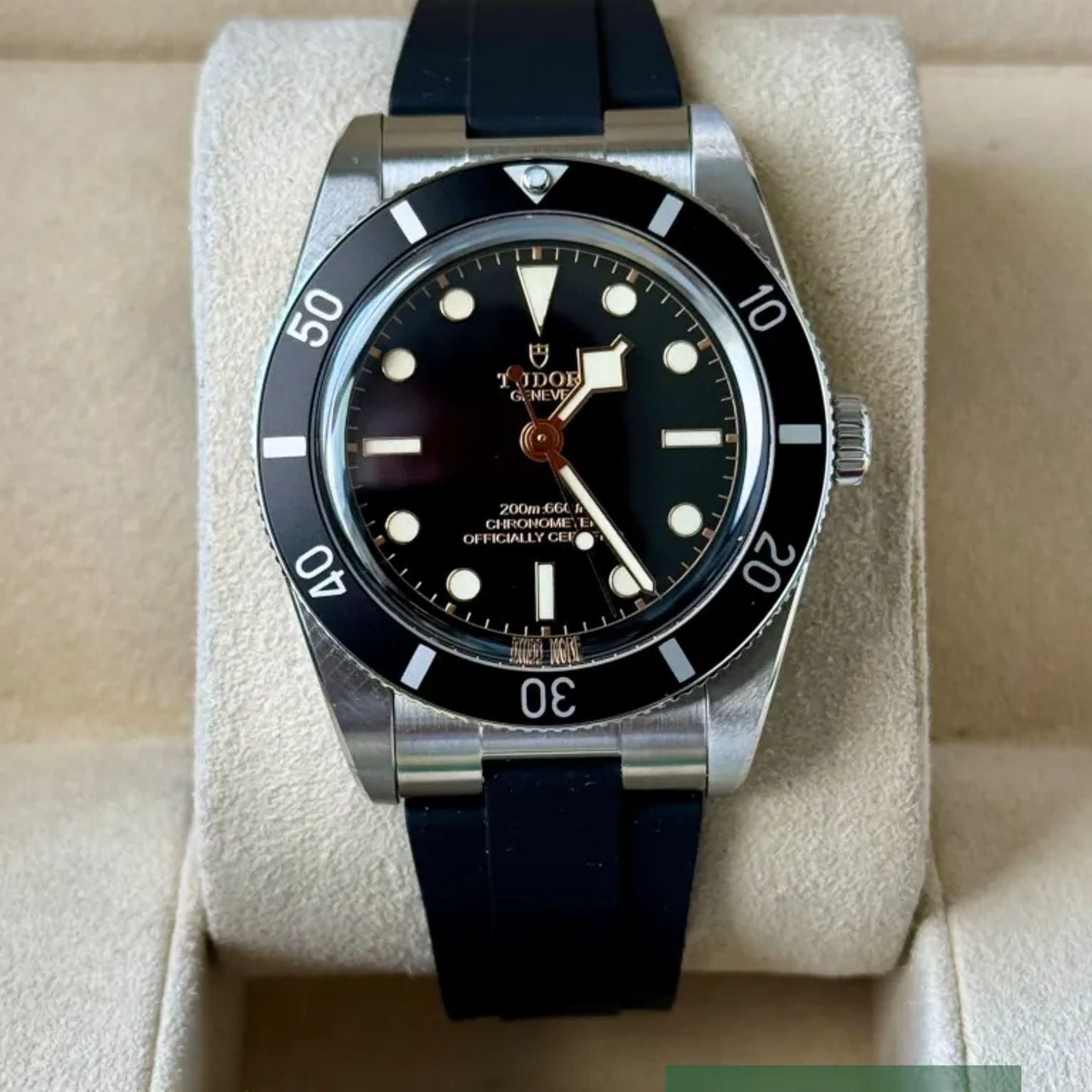 Tudor Black Bay 54 79000N (2025) - Black dial 37 mm Steel case (2/7)