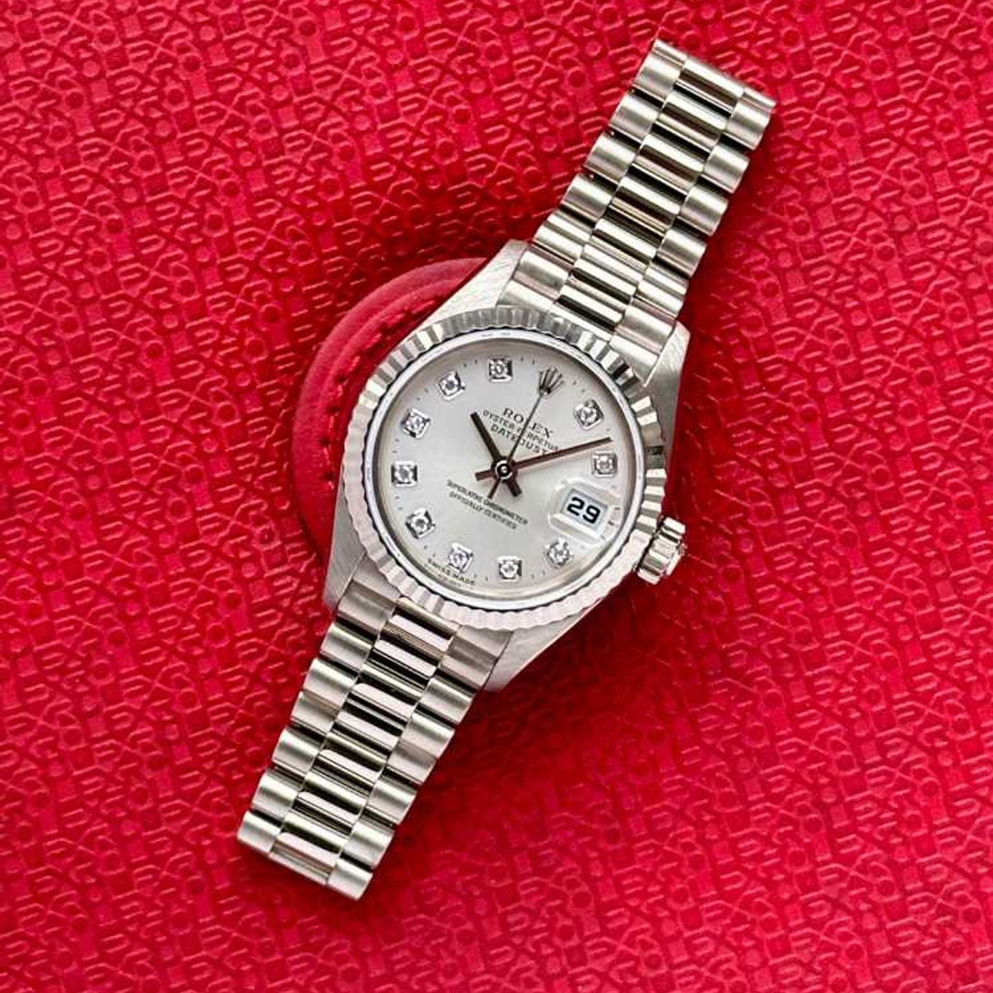 Rolex Lady-Datejust 79179 (1999) - Silver dial 26 mm White Gold case (2/8)