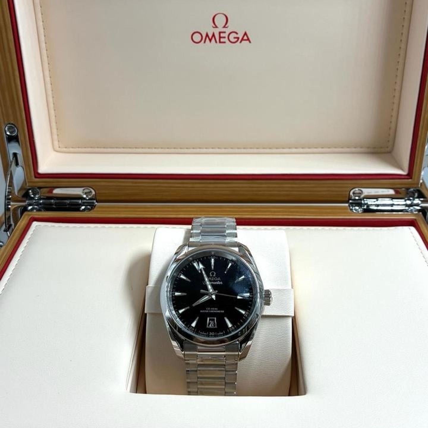 Omega Seamaster 220.10.38.20.01.004 (2026) - Black dial 38 mm Steel case (7/10)