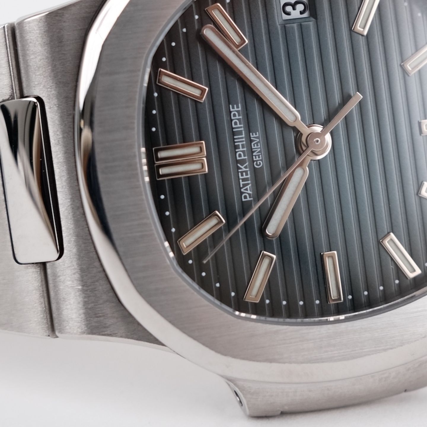 Patek Philippe Nautilus 5800/1A-001 (2007) - Blue dial 38 mm Steel case (7/8)