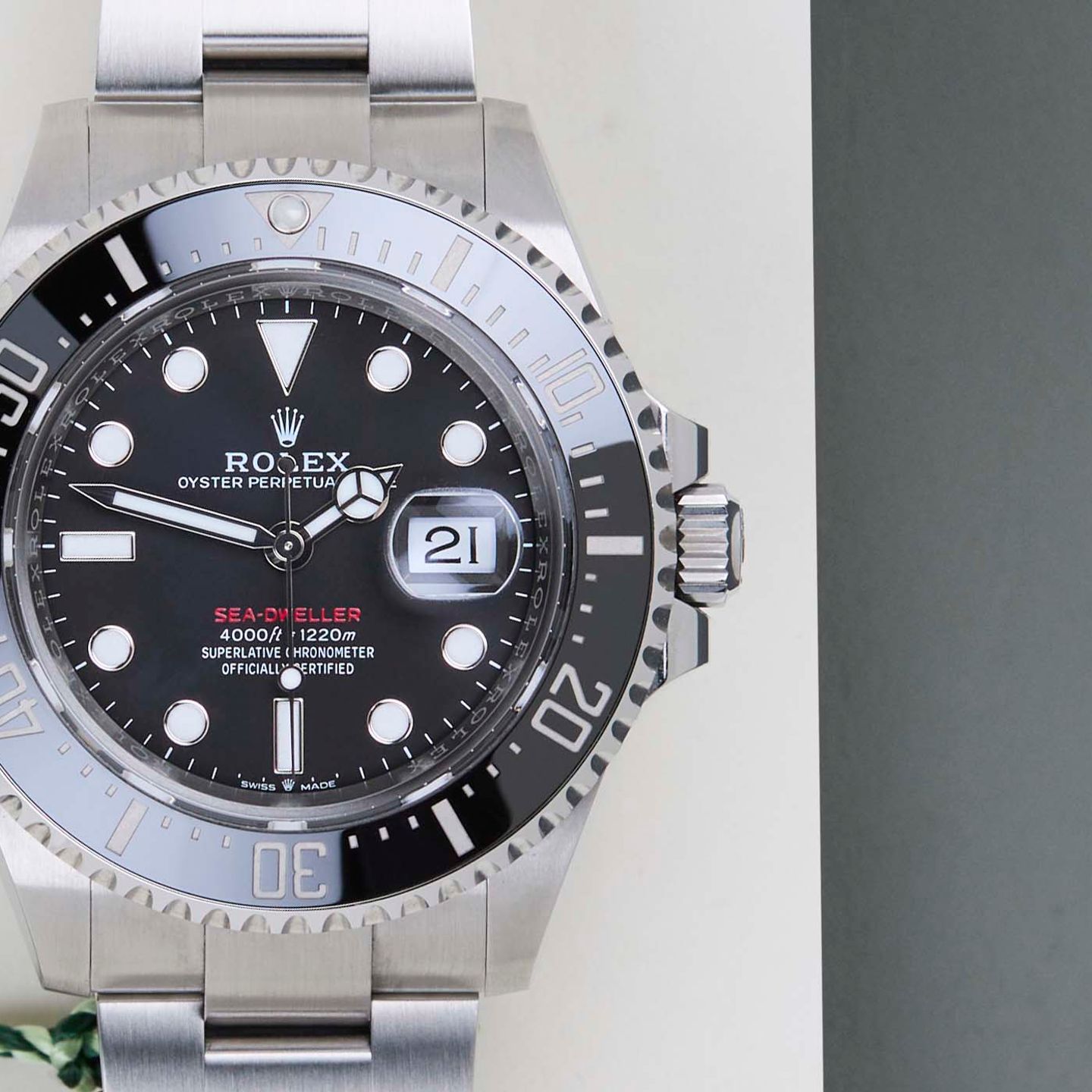 Rolex Sea-Dweller 126600 (2025) - Black dial 43 mm Steel case (5/8)
