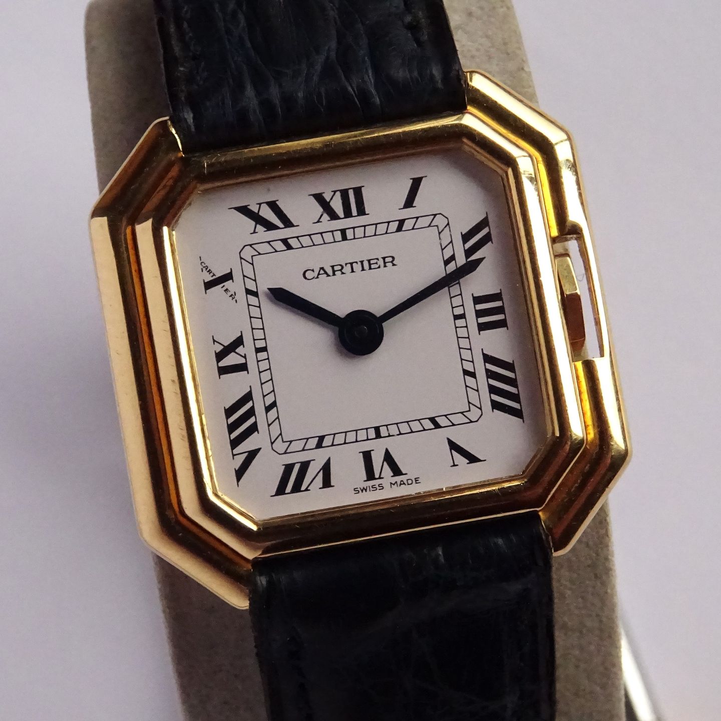 Cartier Vintage 78100 (1981) - White dial 25 mm Yellow Gold case (1/8)