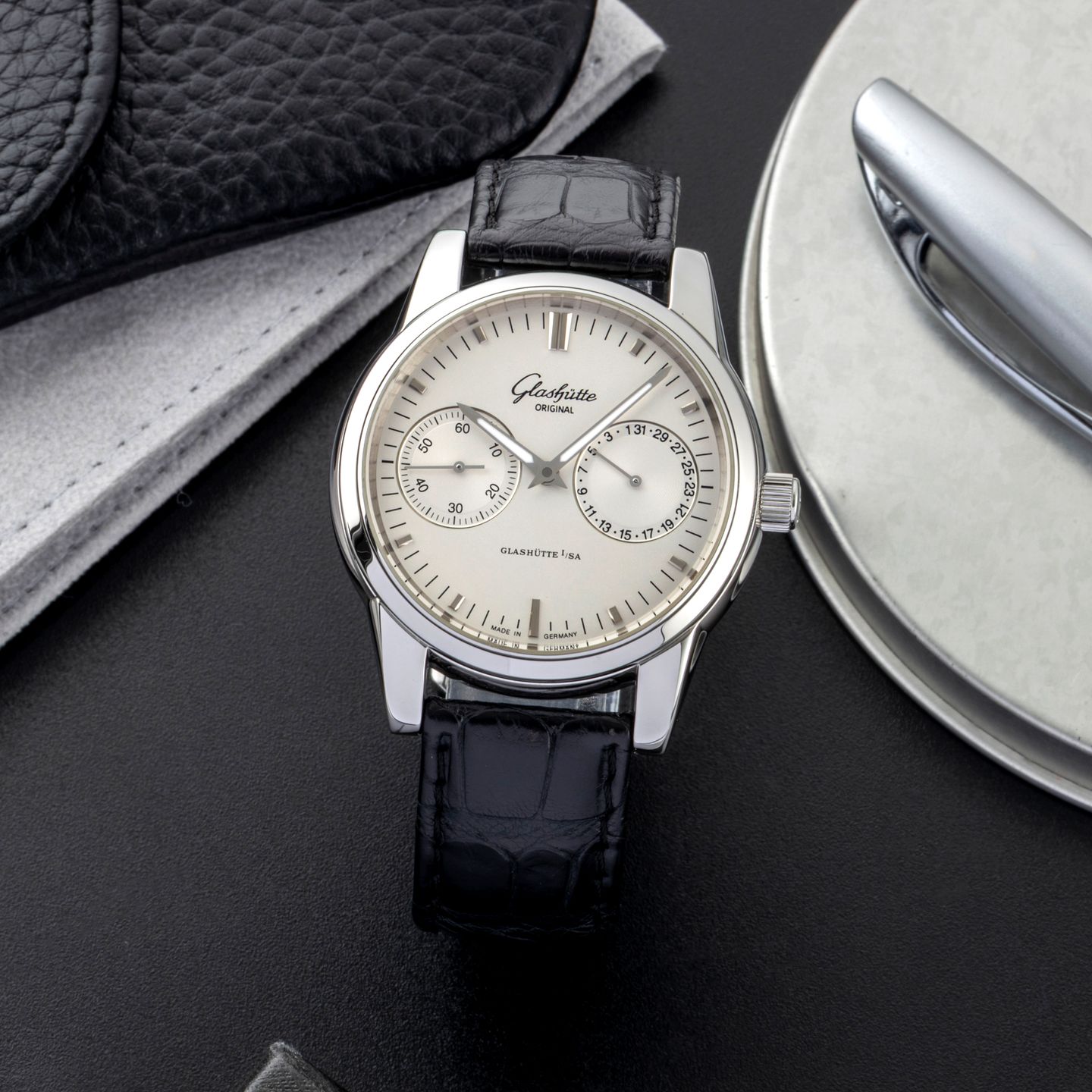 Glashütte Original Senator Hand Date 1-39-58-02-02-04 (Unknown (random serial)) - Silver dial 40 mm Steel case (1/8)