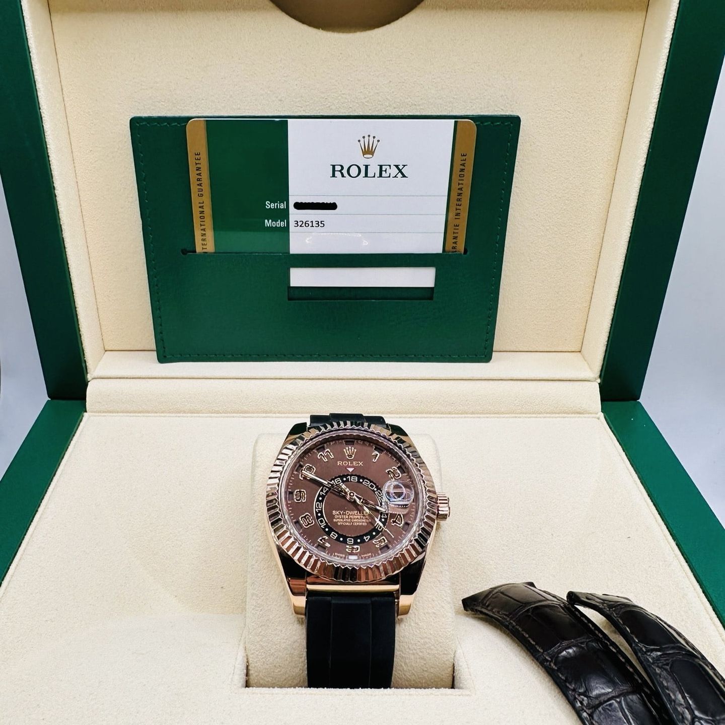 Rolex Sky-Dweller 326135 (2014) - Brown dial 42 mm Rose Gold case (2/6)