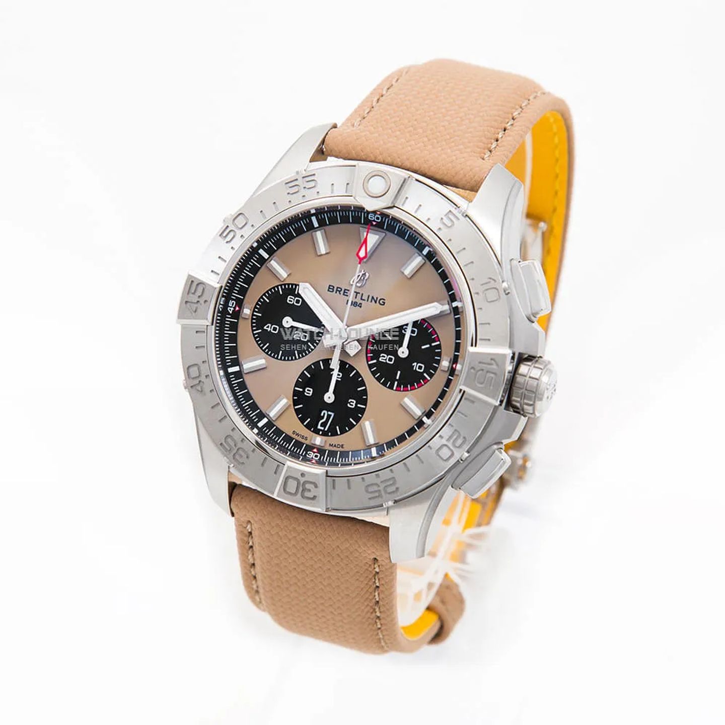 Breitling Avenger AB0147101A1X1 (2025) - Beige dial 44 mm Steel case (5/8)