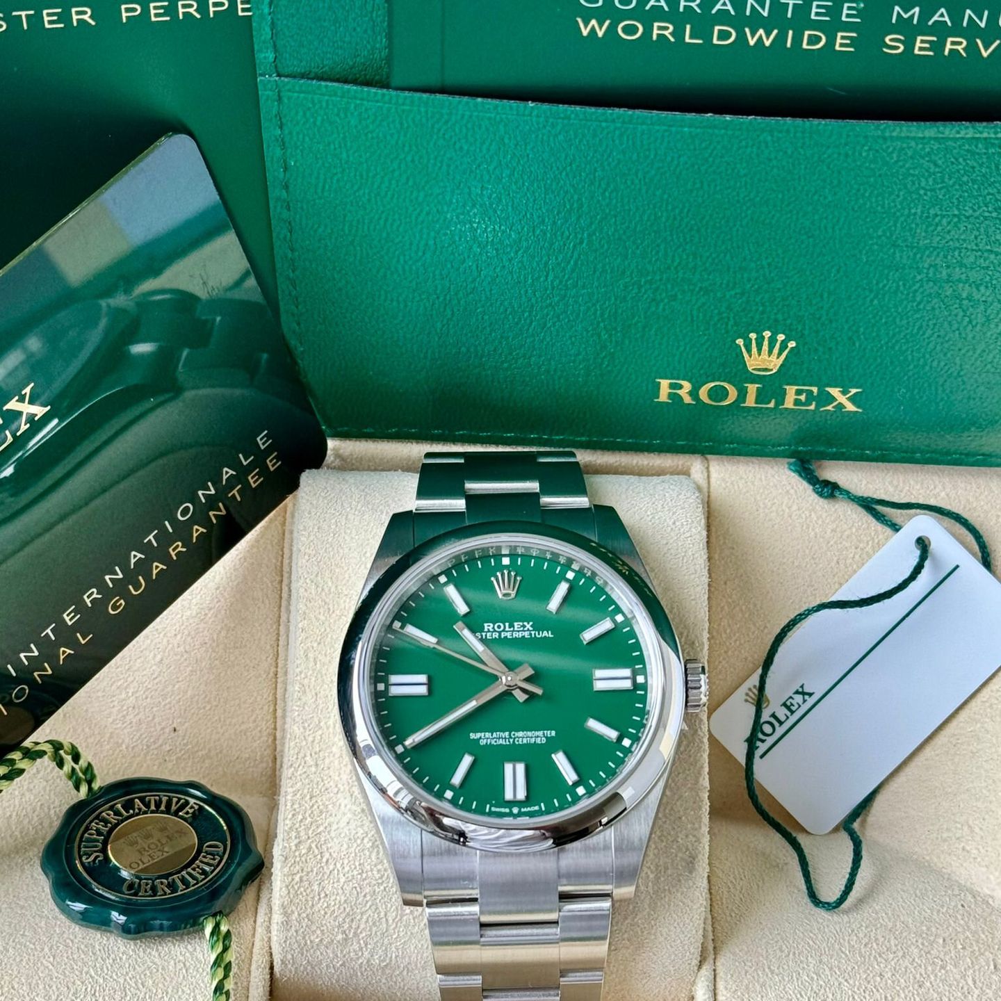 Rolex Oyster Perpetual 41 124300 (2024) - Green dial 41 mm Steel case (7/7)