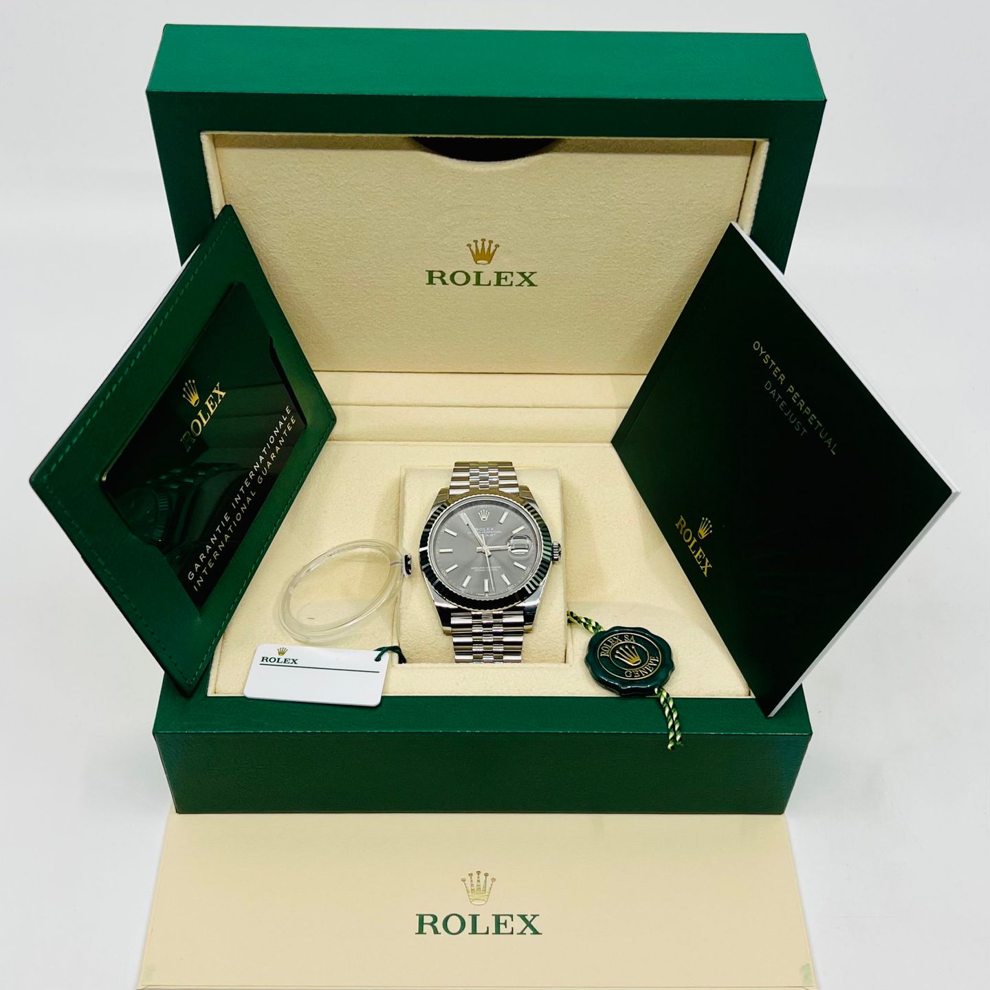 Rolex Datejust 41 126334 (2025) - Grey dial 41 mm Steel case (3/8)