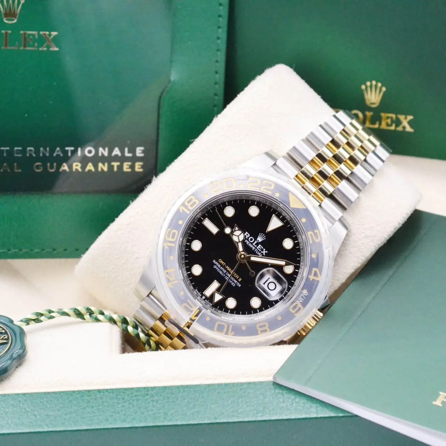 Rolex GMT-Master II 126713GRNR (2023) - Black dial 40 mm Gold/Steel case (7/7)