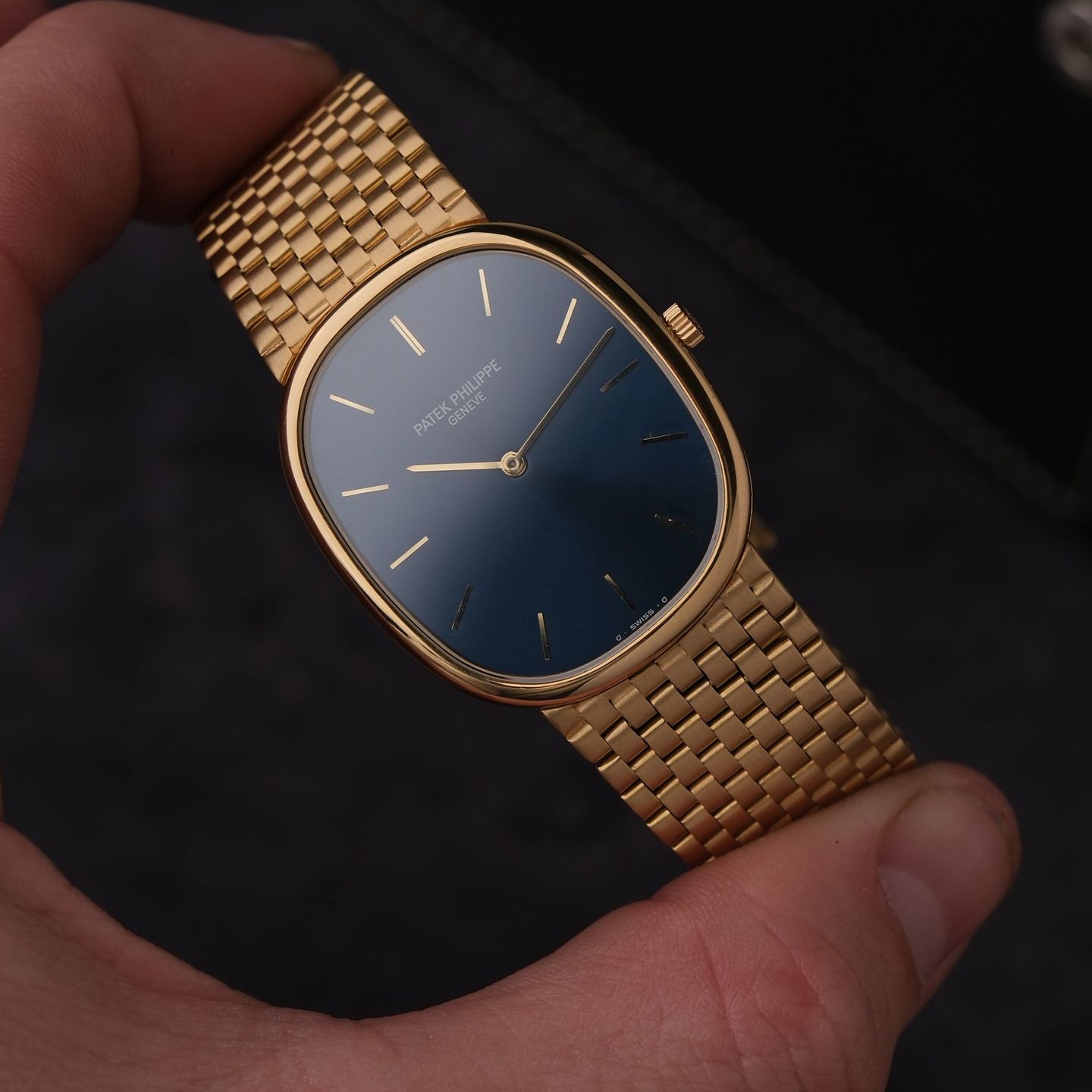 Patek Philippe Golden Ellipse 3838 (1993) - Blue dial 32 mm Yellow Gold case (8/8)