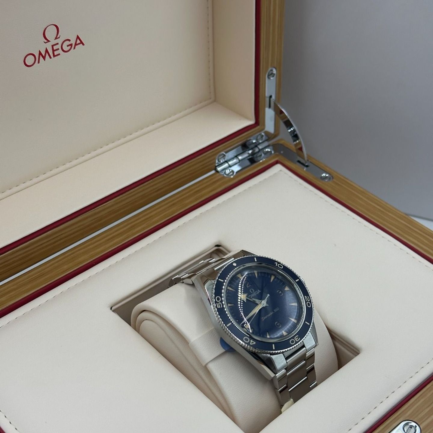 Omega Seamaster 300 234.30.41.21.03.001 - (3/8)