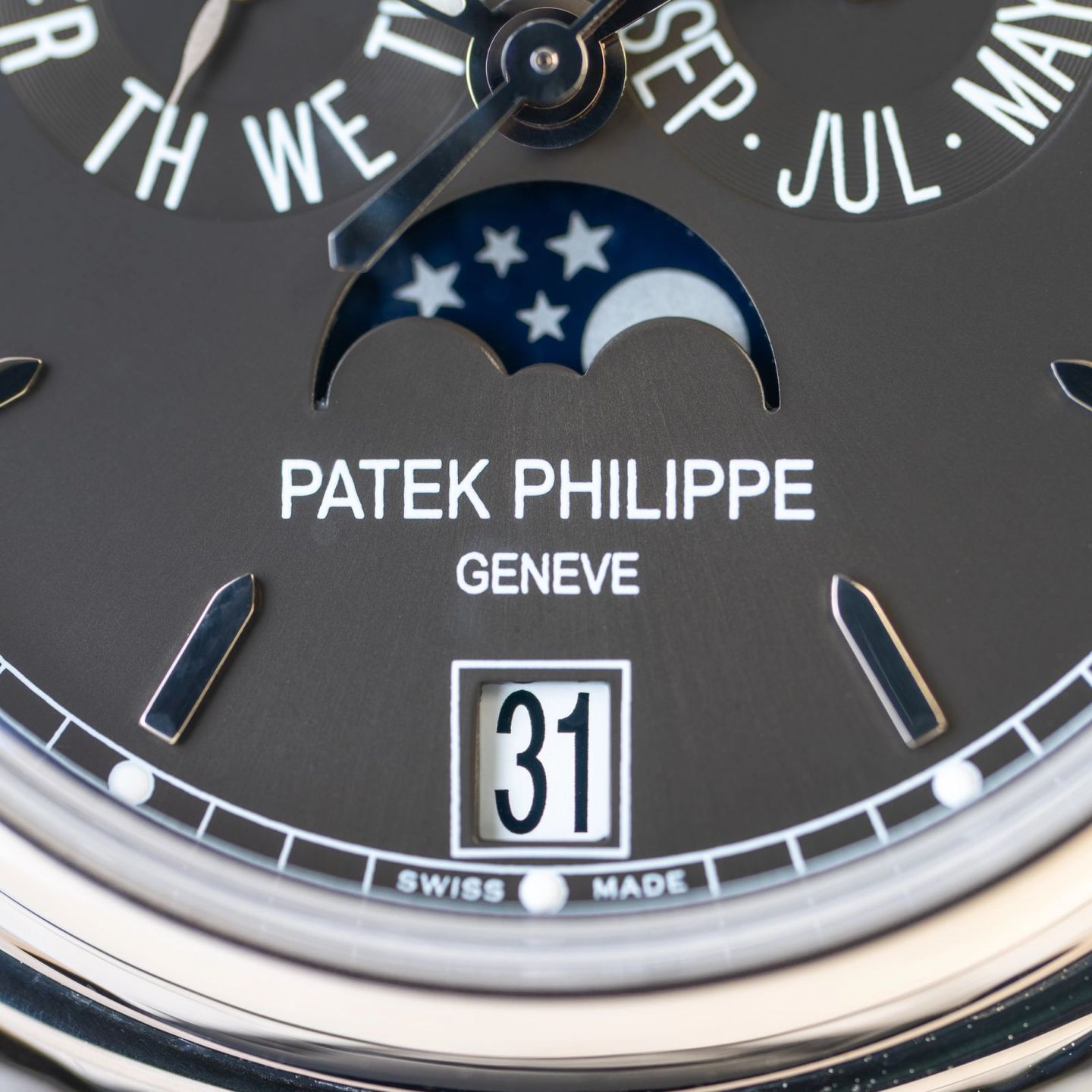 Patek Philippe Annual Calendar 5146G - (4/8)