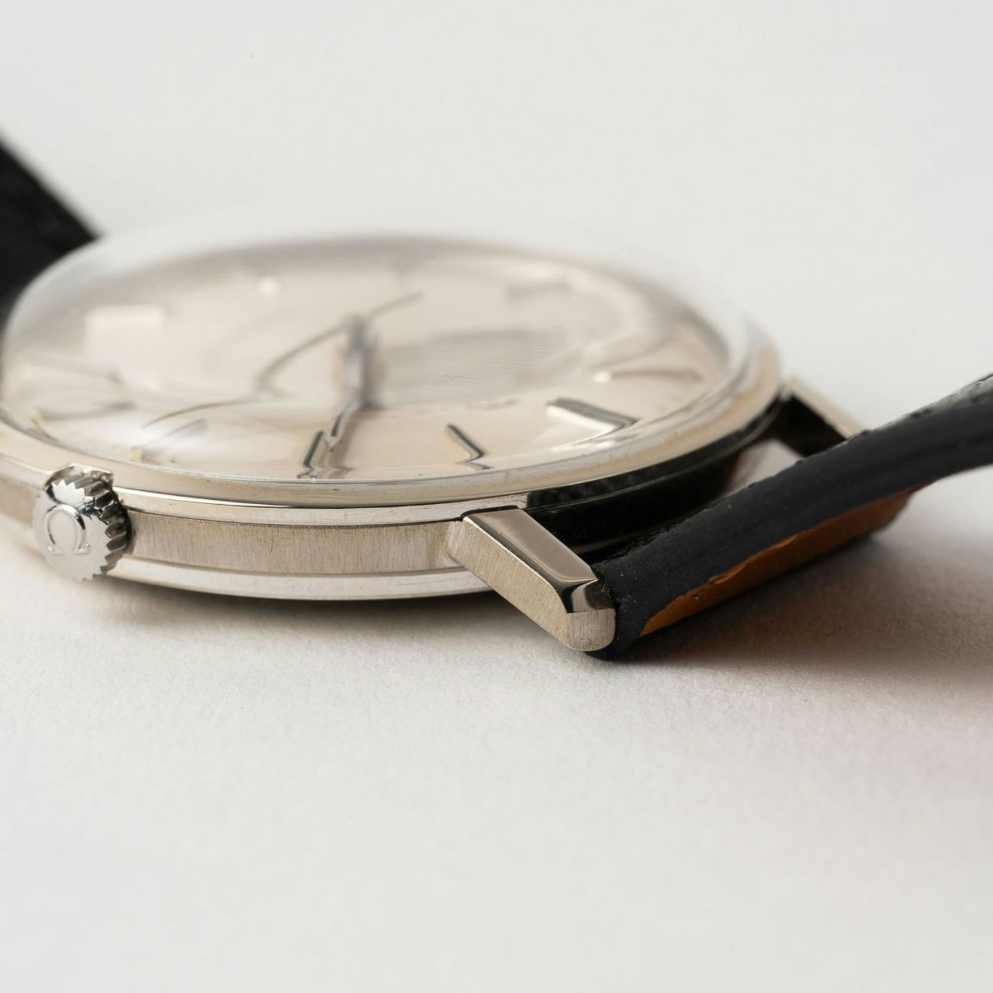 Omega Genève 562.016 - (6/8)