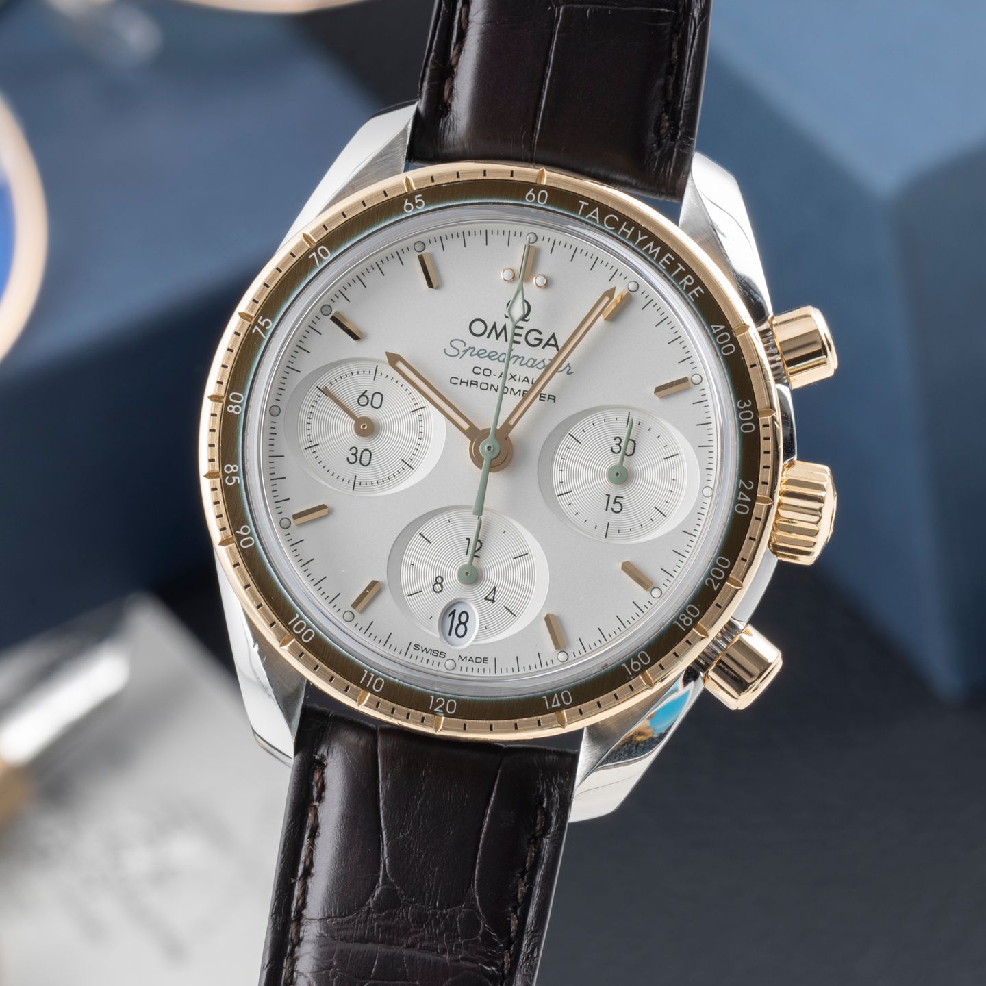 Omega Speedmaster 324.23.38.50.02.001 (2009) - Silver dial 38 mm Steel case (3/8)