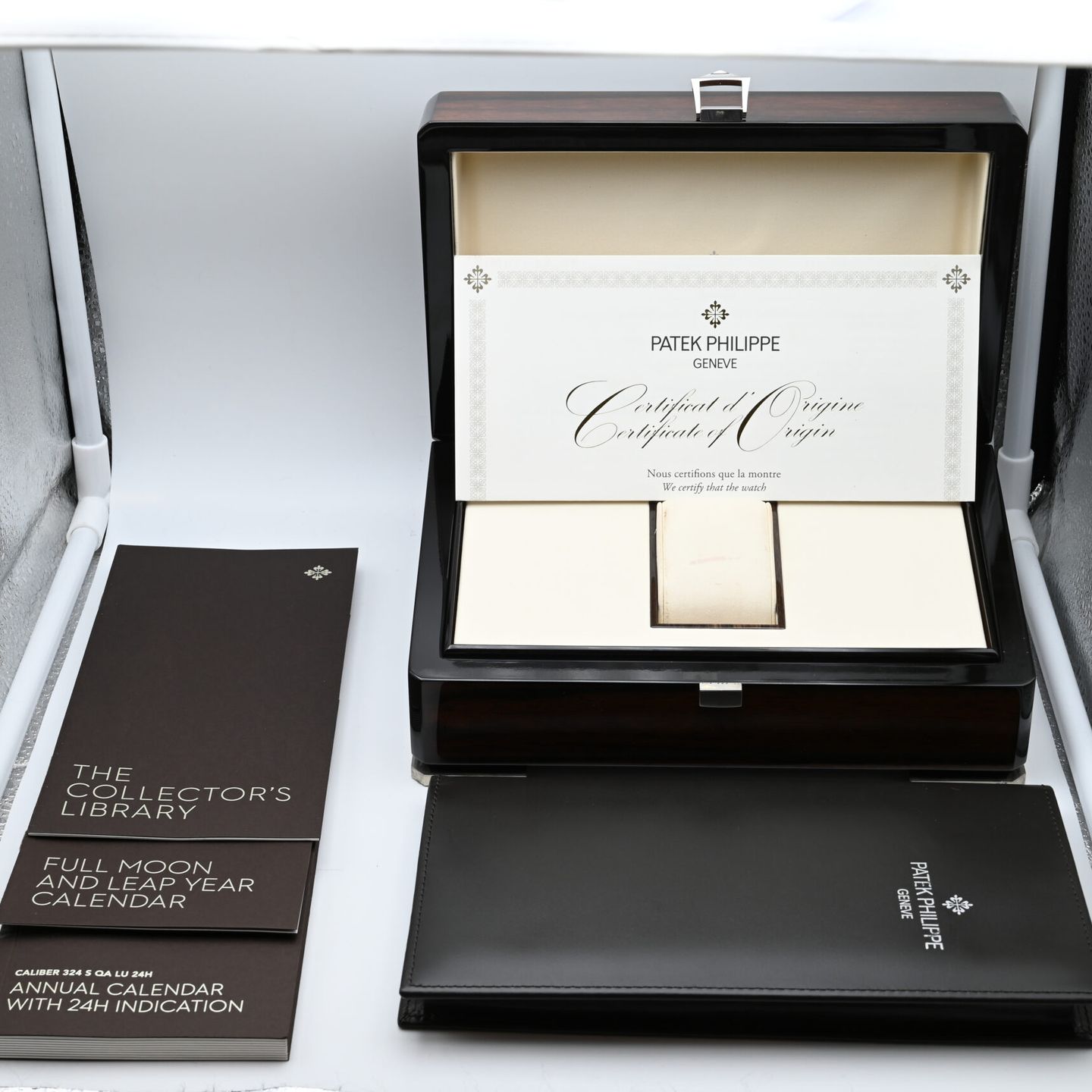 Patek Philippe Annual Calendar 5396R - (2/8)