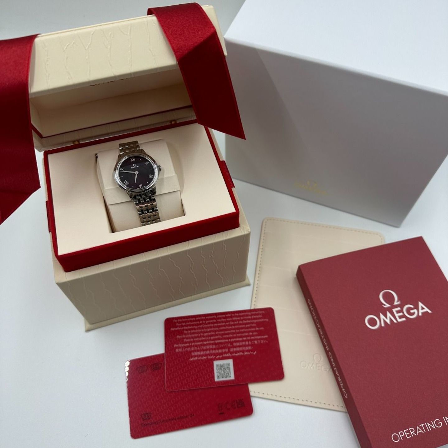 Omega De Ville 434.10.28.60.11.001 (2024) - Red dial 27 mm Steel case (2/8)