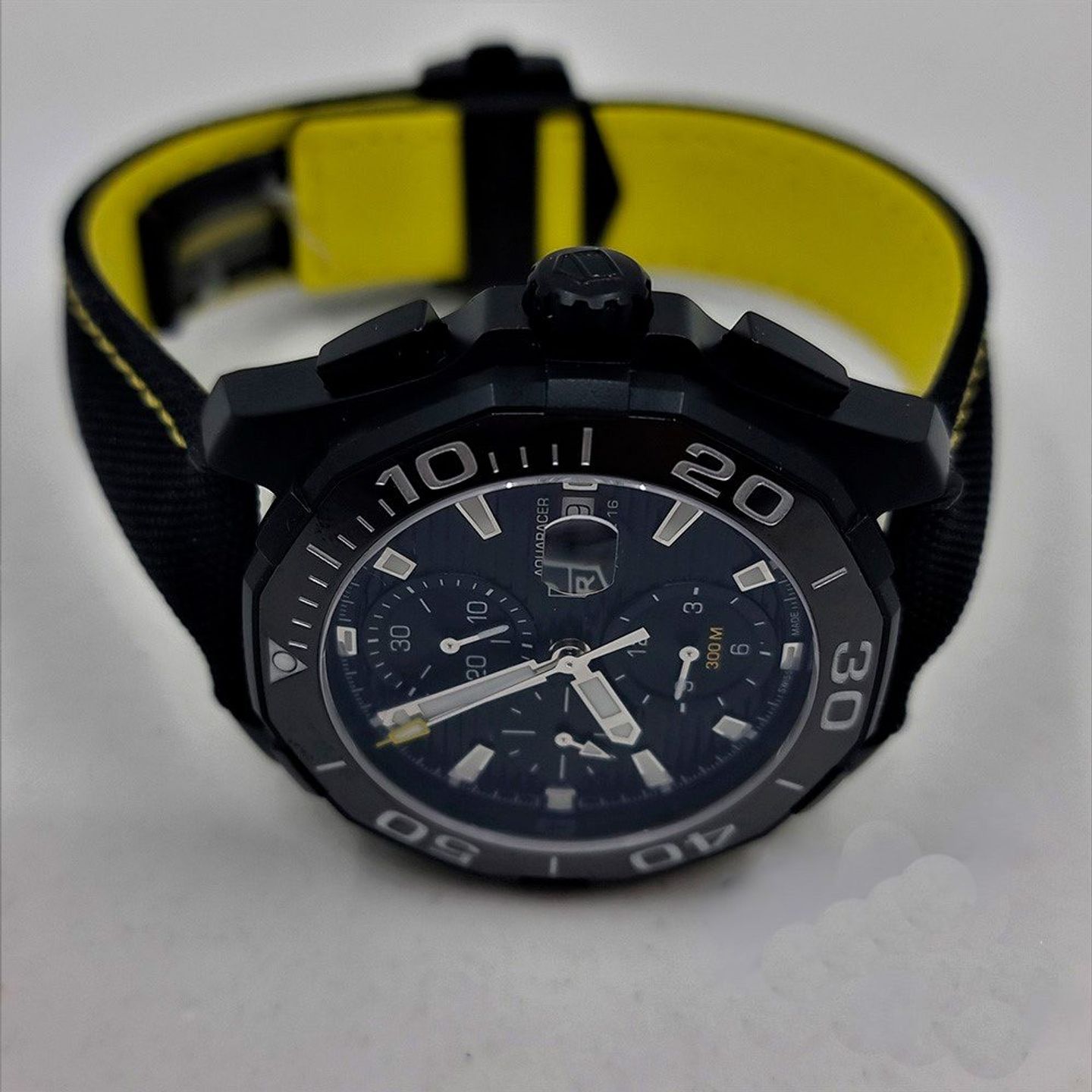 TAG Heuer Aquaracer 300M CAY218A.FC6361 (2025) - Zwart wijzerplaat 43mm Titanium (6/8)