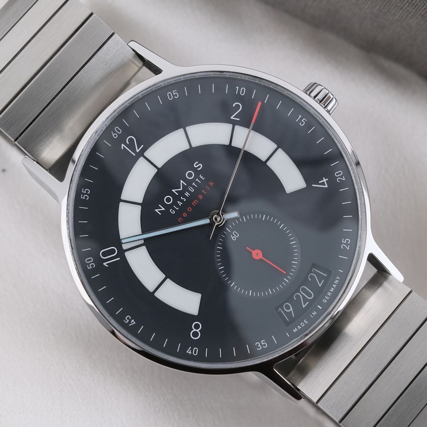 NOMOS Autobahn 1302 - (4/8)